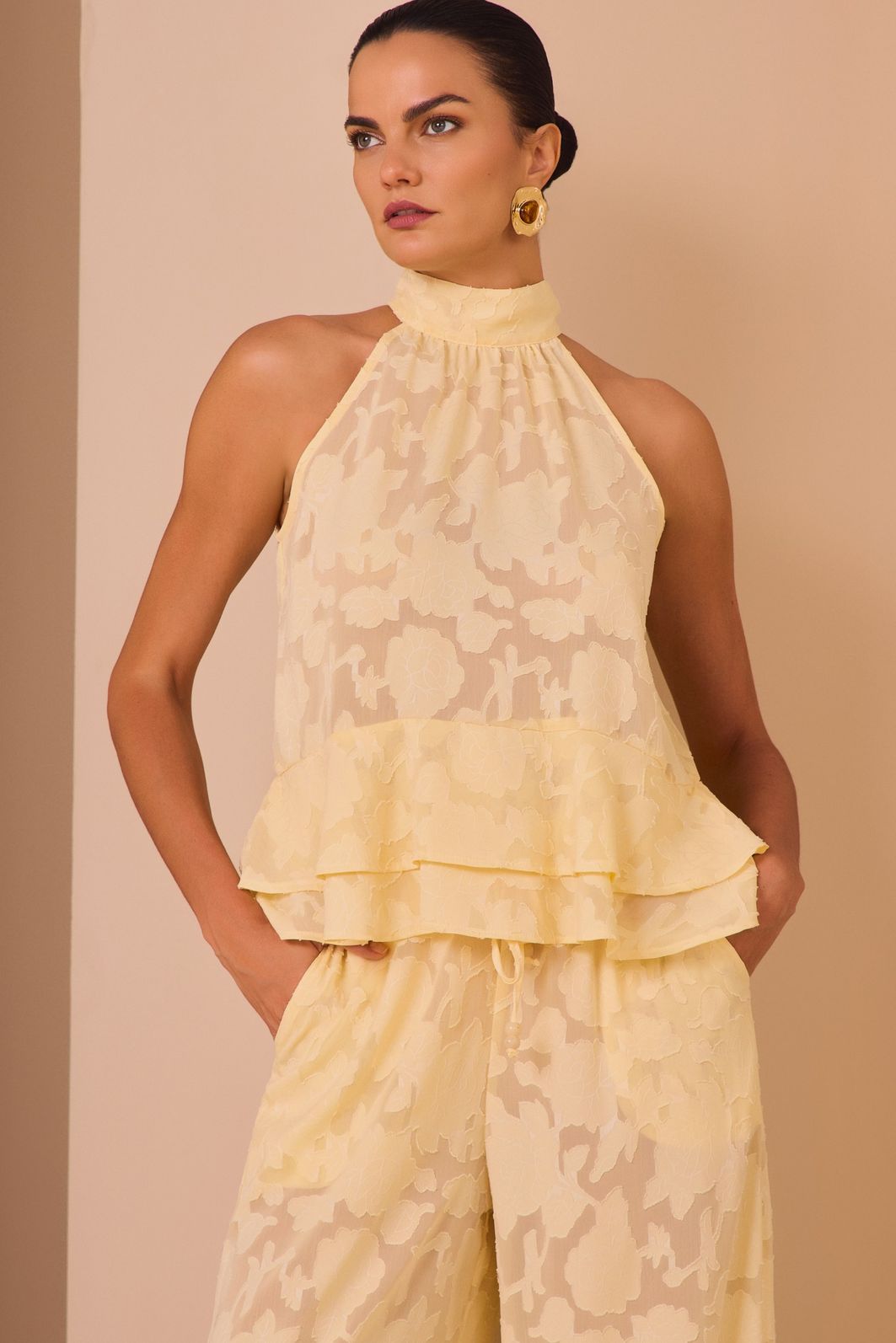 Blusa frente única em crepe de jacquard premium 98096 Linzzi Blusa frente única em crepe de jacquard premium 98096 Linzzi