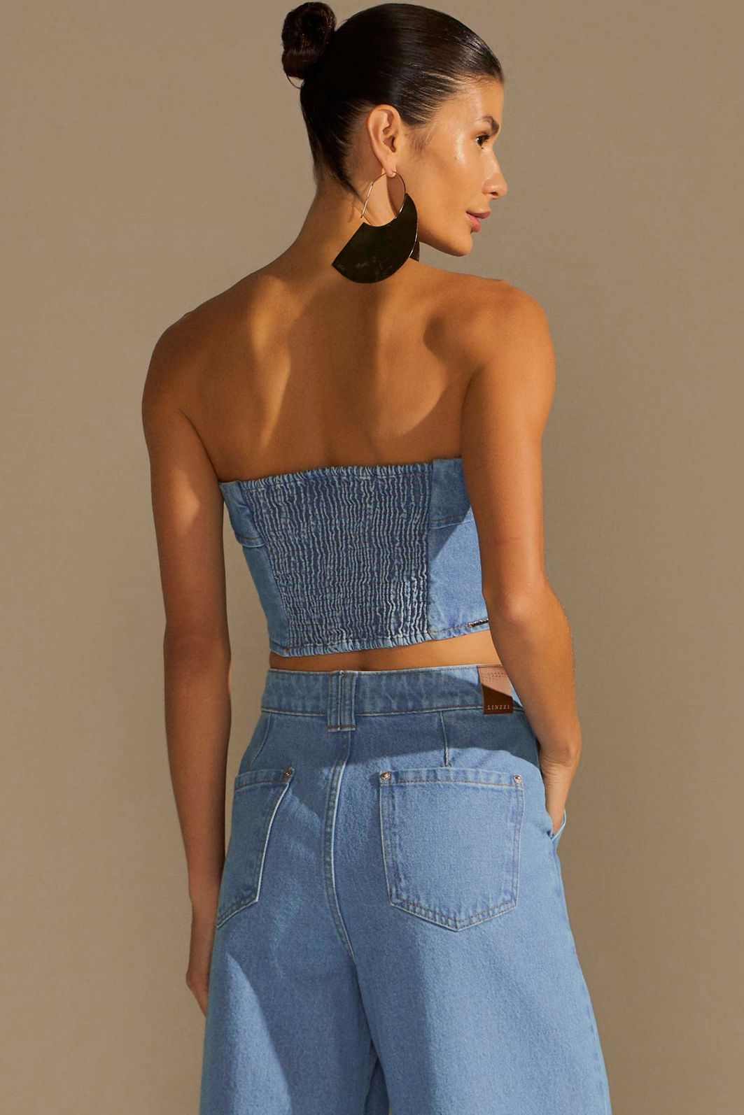 Blusa sem alça em denim 94987 Linzzi Blusa sem alça em denim 94987 Linzzi