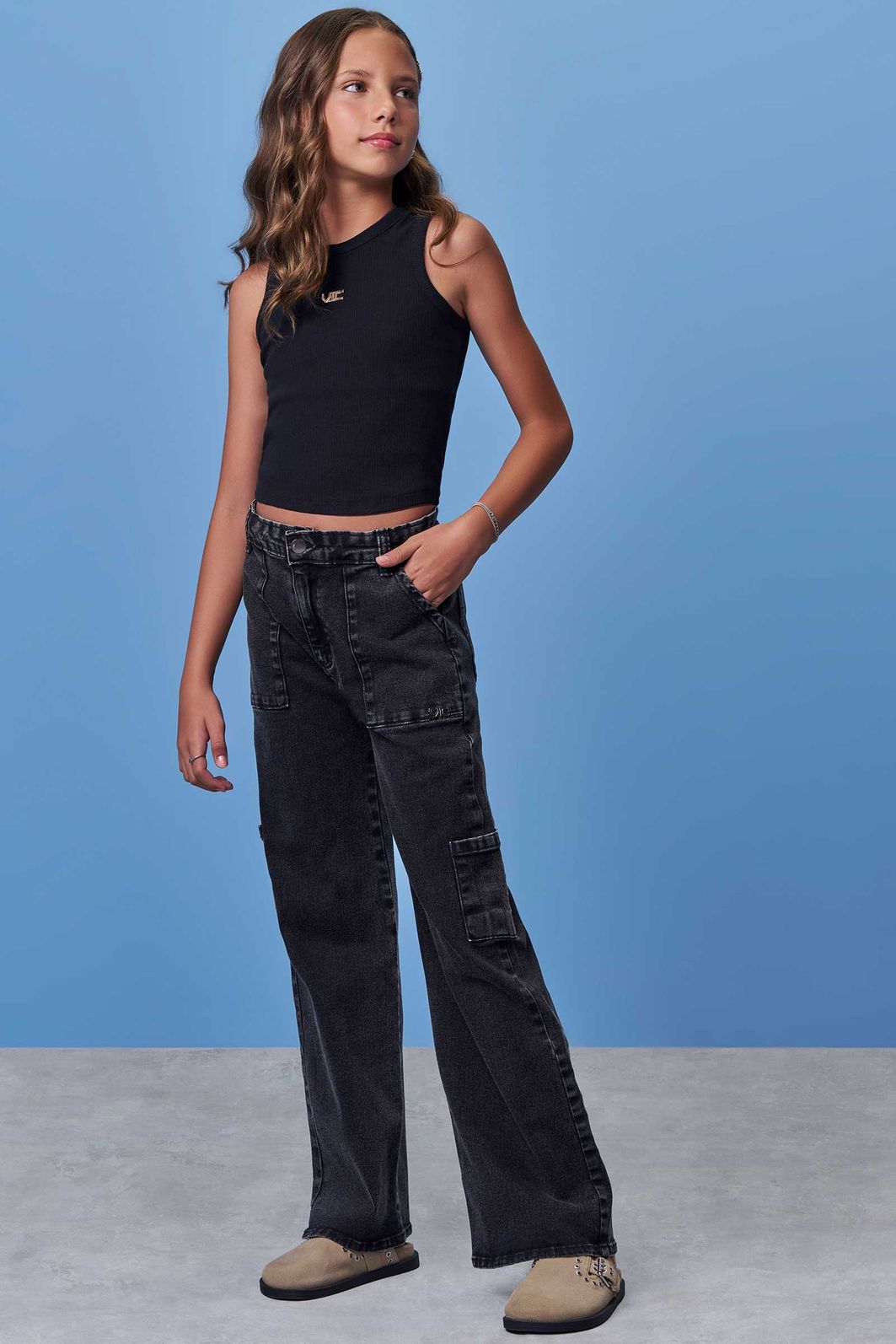Calça wide leg cargo em jeans black com elastano 97945 Vic Teen Menina Calça wide leg cargo em jeans black com elastano 97945 Vic Teen Menina