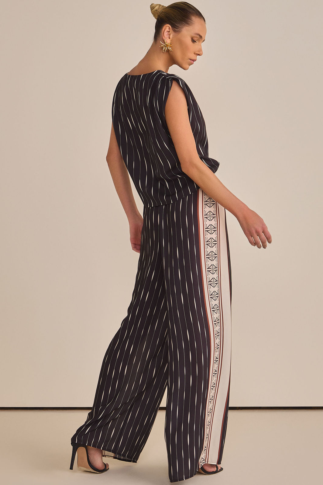 Blusa em chiffon light sublimado 89839 Linzzi Blusa em chiffon light sublimado 89839 Linzzi