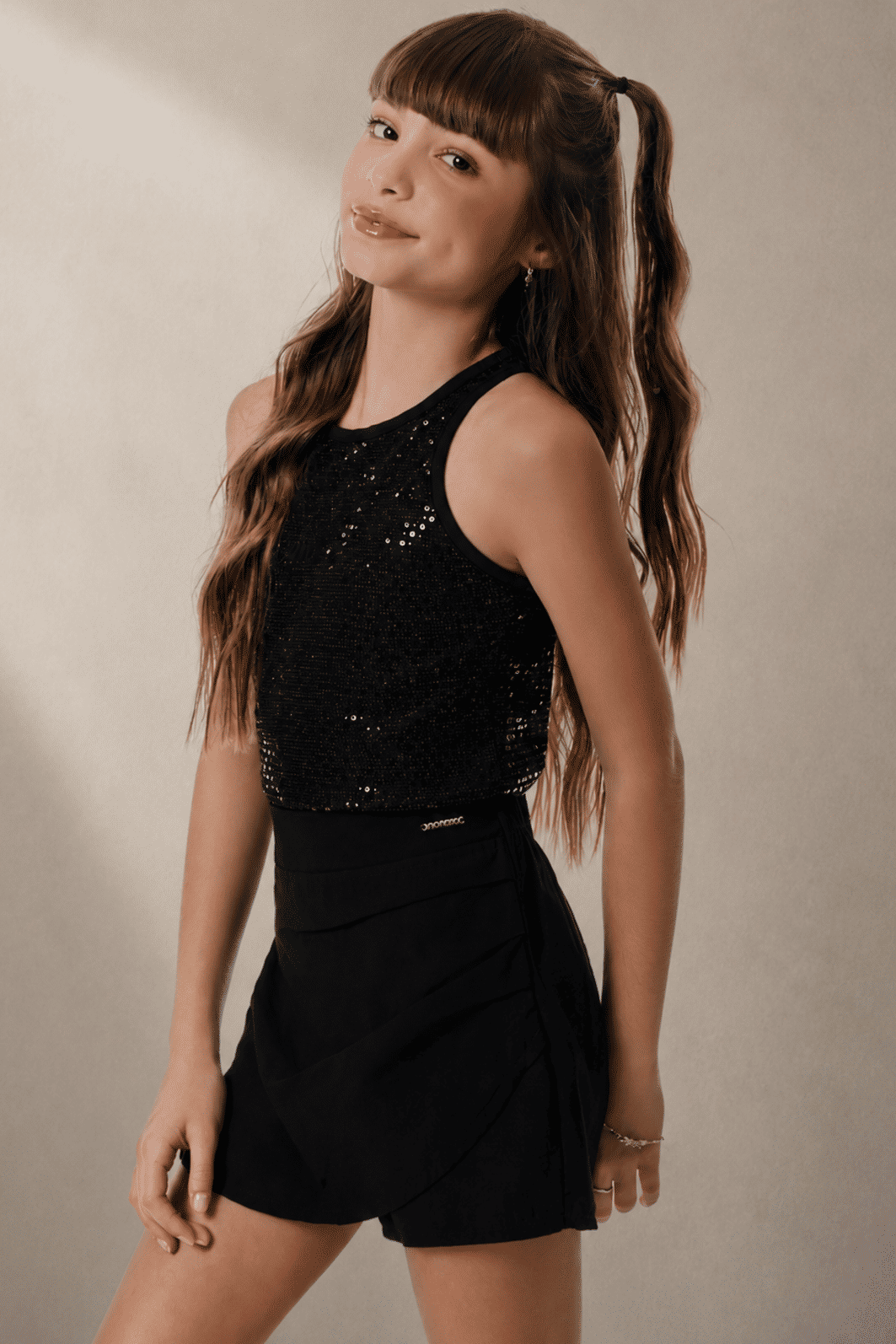 Conjunto de regata em malha brilho e short saia em alfaiataria marant 96902 Vic Teen Menina Conjunto de regata em malha brilho e short saia em alfaiataria marant 96902 Vic Teen Menina