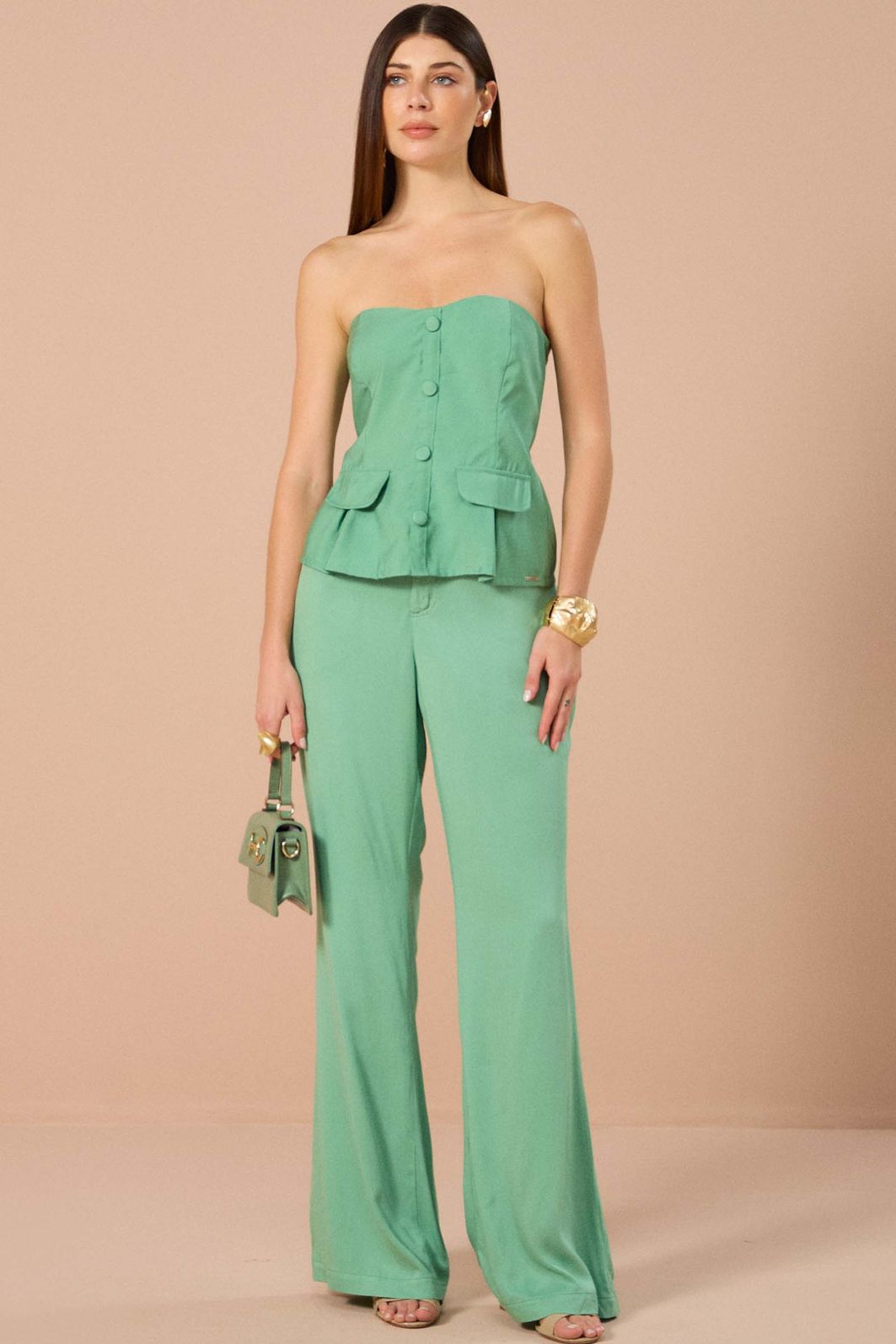 Calça wide leg em viscose estilo alfaiataria. Acompanha shorts forro 84304 Linzzi Calça wide leg em viscose estilo alfaiataria. Acompanha shorts forro 84304 Linzzi