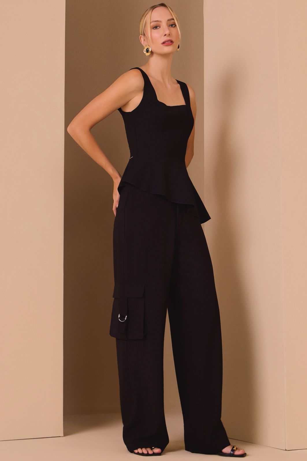 Blusa assimétrica em tecido alfaiataria premium 98647 Linzzi Blusa assimétrica em tecido alfaiataria premium 98647 Linzzi