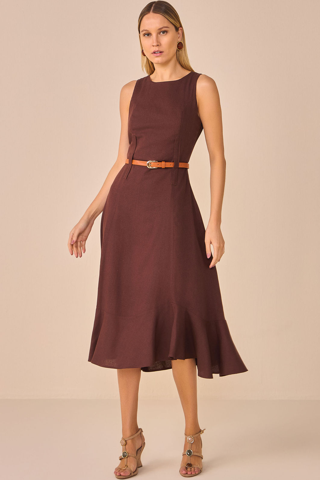 Vestido midi em blend de linho. Acompanha cinto 95634 Linzzi Vestido midi em blend de linho. Acompanha cinto 95634 Linzzi