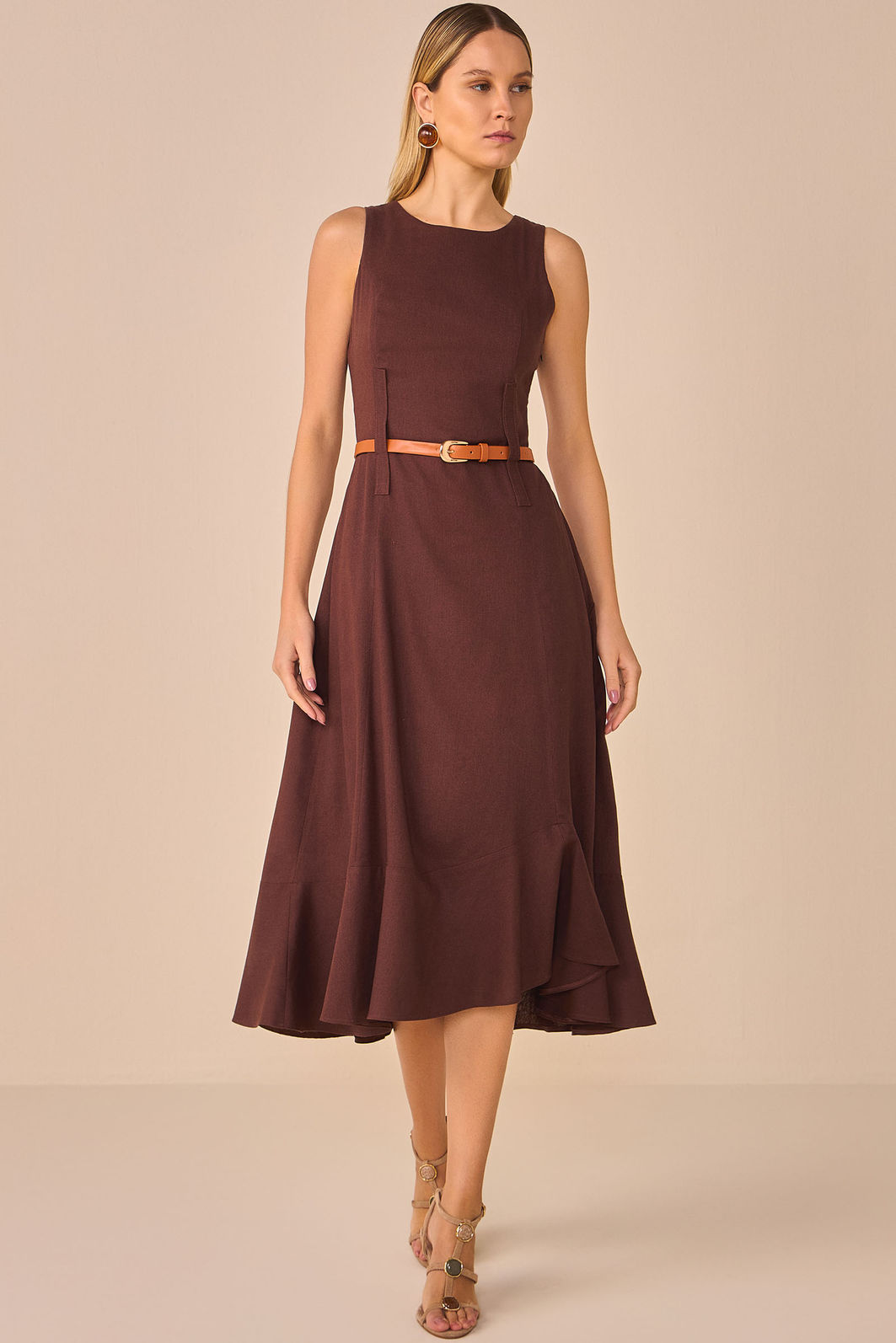 Vestido midi em blend de linho. Acompanha cinto 95634 Linzzi Vestido midi em blend de linho. Acompanha cinto 95634 Linzzi