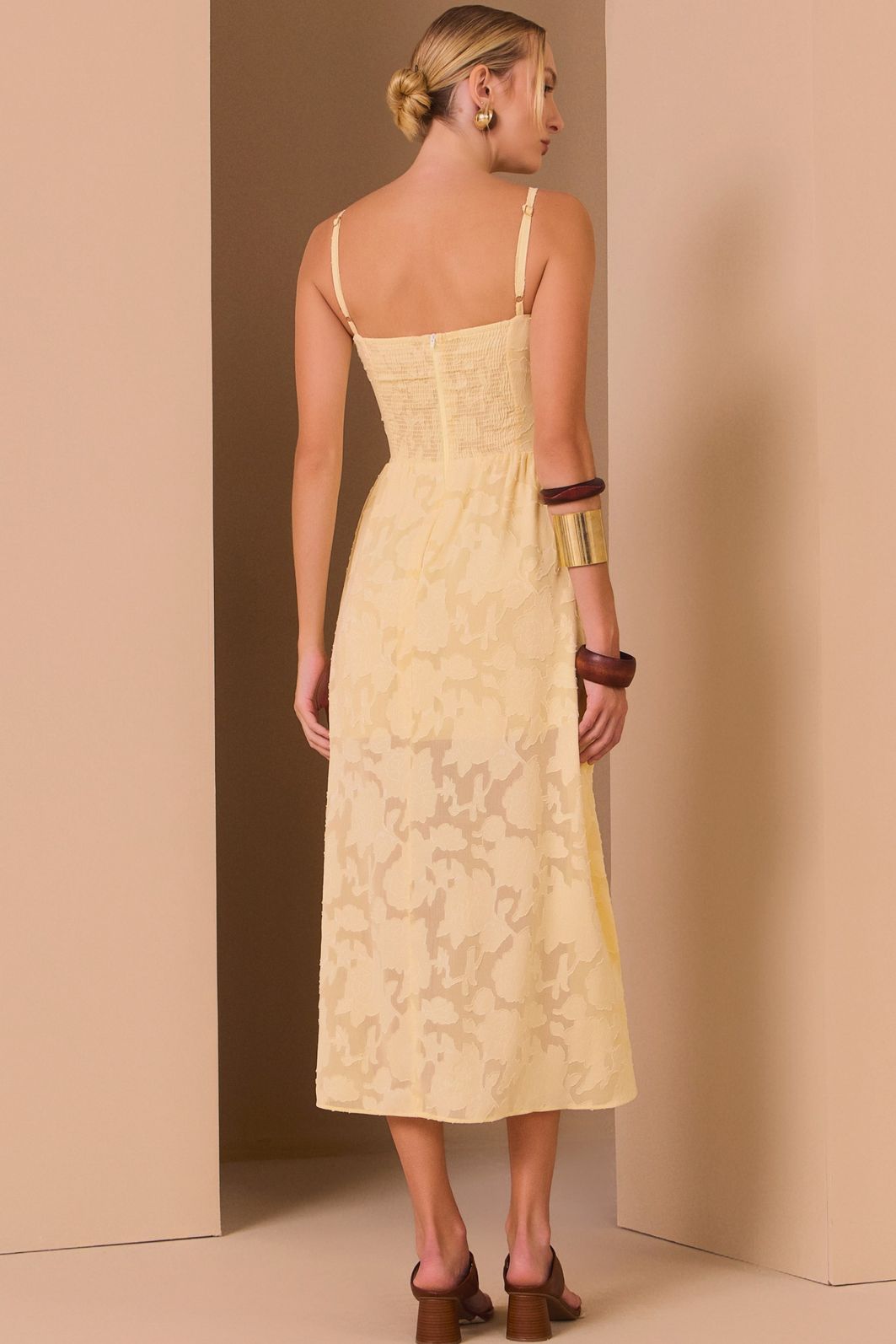 Vestido midi em crepe de jacquard premium 98098 Linzzi Vestido midi em crepe de jacquard premium 98098 Linzzi