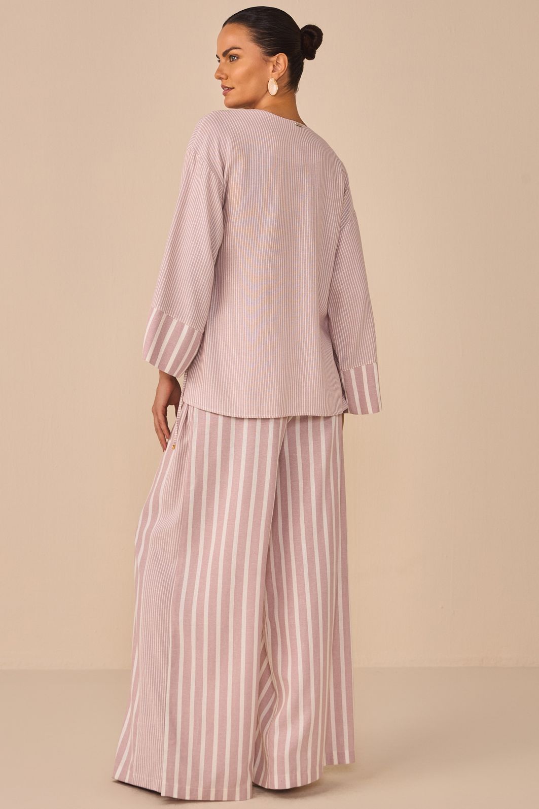 Camisa kimono em blend de linho listrado 94727 Linzzi Camisa kimono em blend de linho listrado 94727 Linzzi