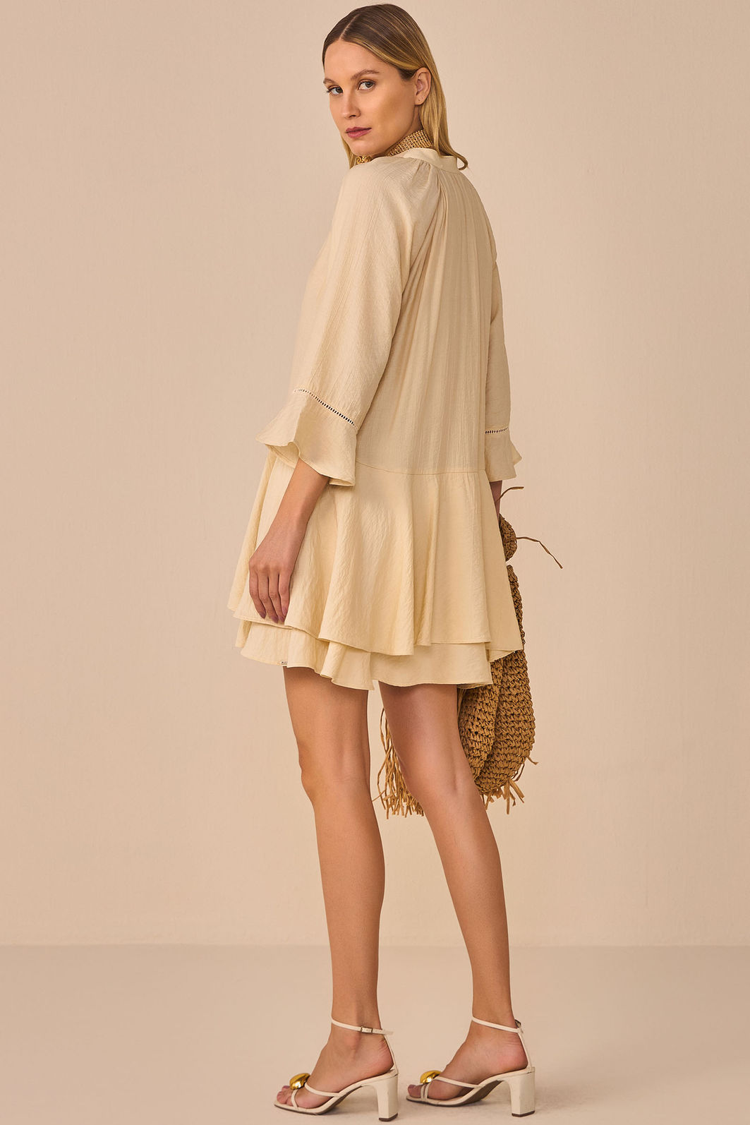 Vestido em crepe premium texturizado. Acompanha shorts forro em malha 96186 Linzzi Vestido em crepe premium texturizado. Acompanha shorts forro em malha 96186 Linzzi