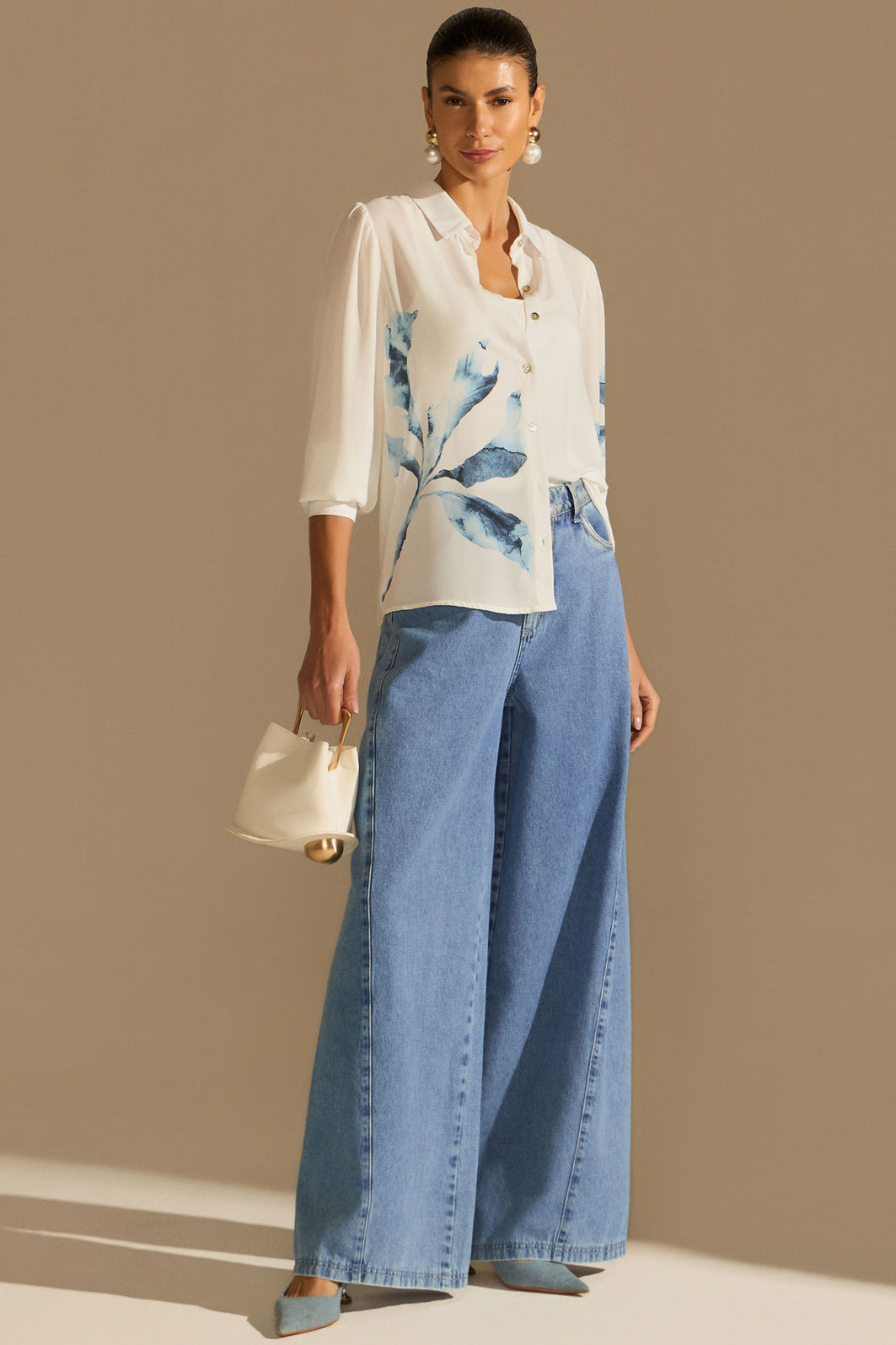 Camisa em chiffon com estampa localizada 96196 Linzzi Camisa em chiffon com estampa localizada 96196 Linzzi