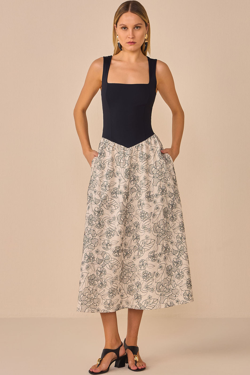 Vestido maxi midi em blend de linho bordado 96758 Linzzi Vestido maxi midi em blend de linho bordado 96758 Linzzi