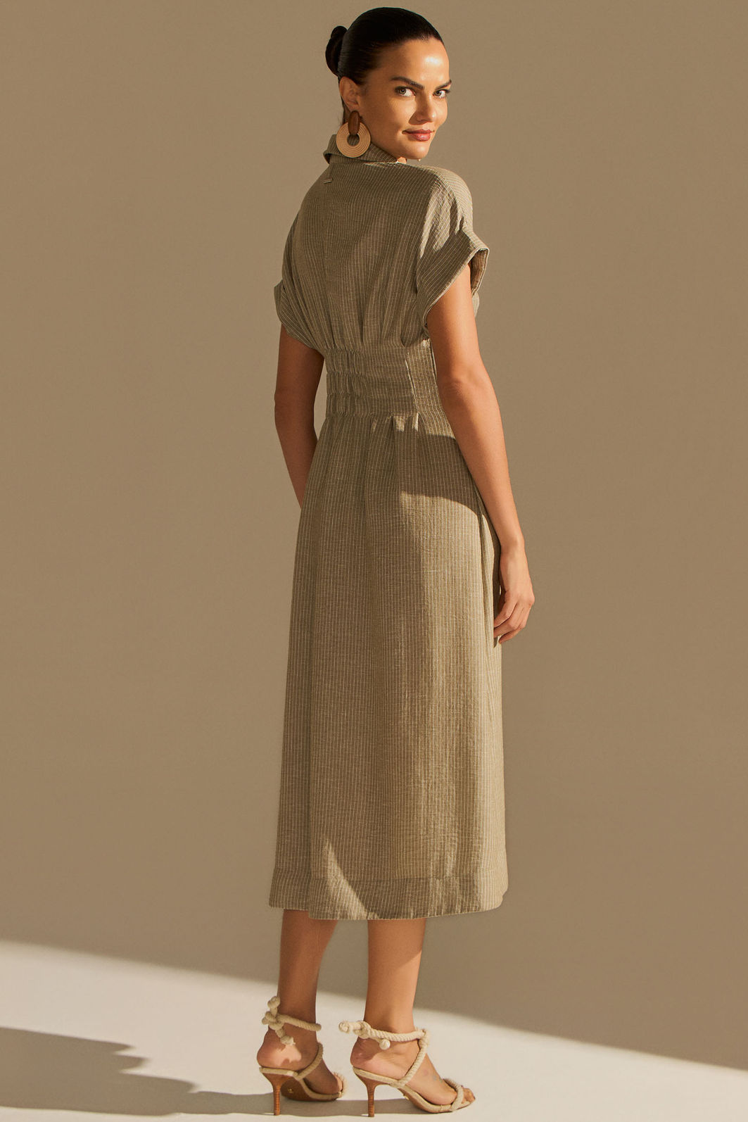 Vestido chemise maxi midi em blend de linho listrado 95849 Linzzi
