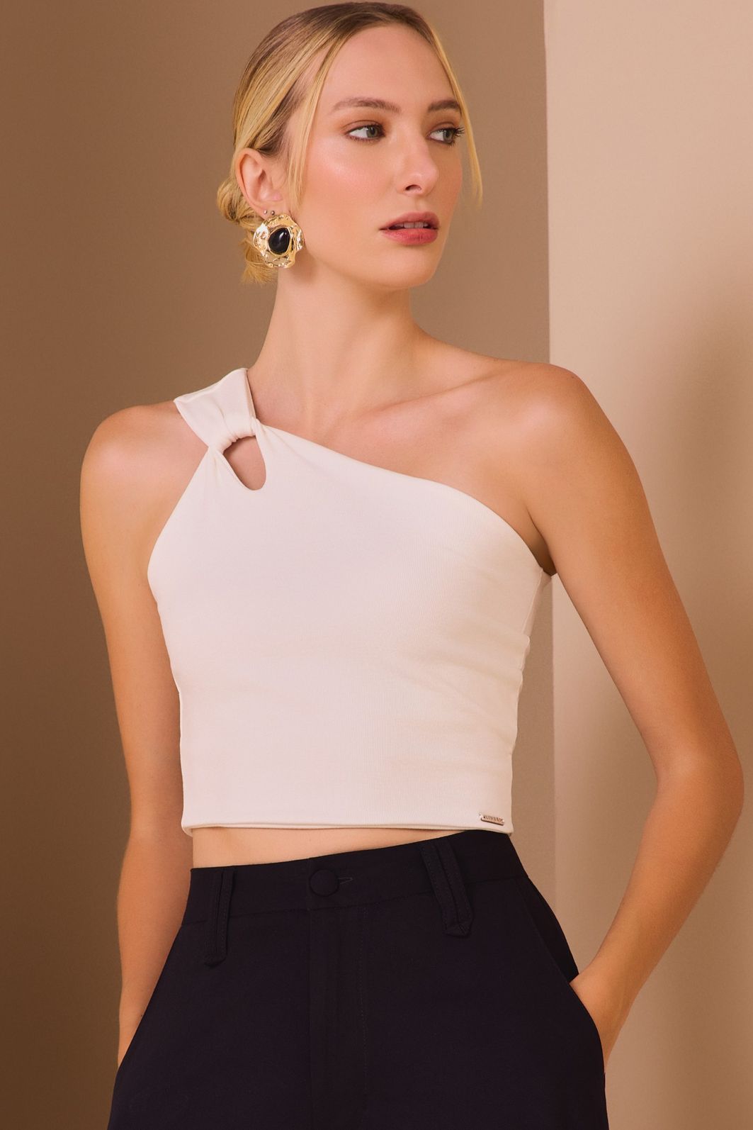 Blusa assimétrica em ribana premium canelada 97744 Linzzi Blusa assimétrica em ribana premium canelada 97744 Linzzi