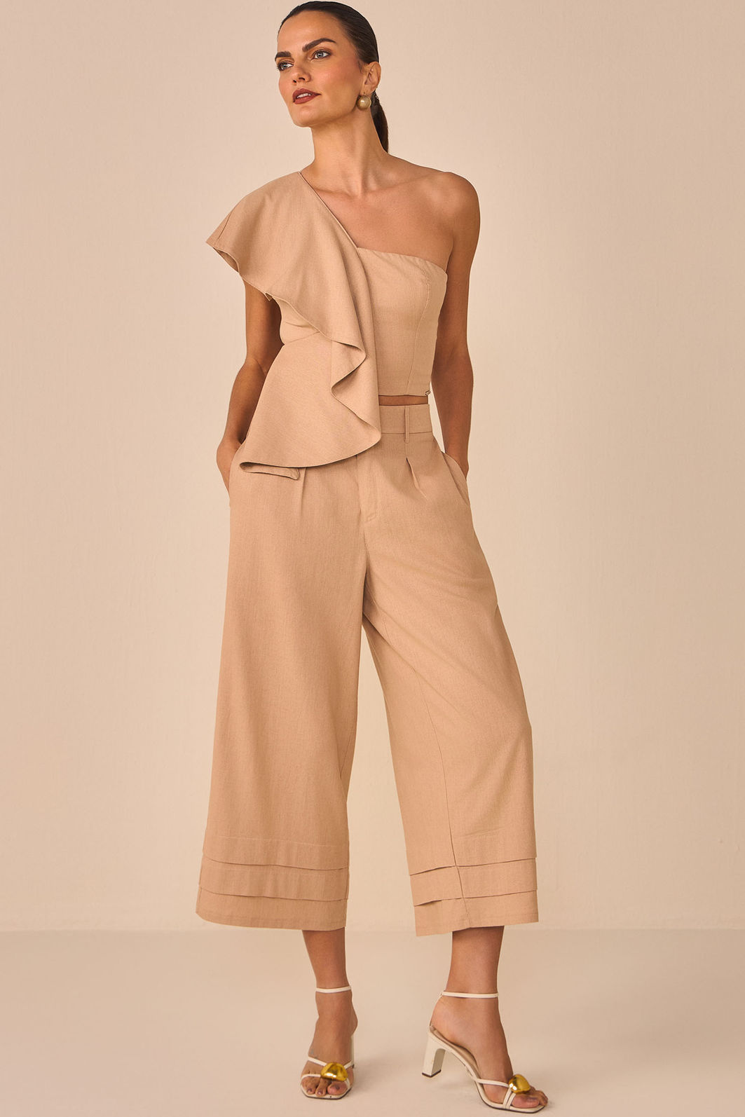 Blusa assimétrica em blend de linho e viscose 95844 Linzzi Blusa assimétrica em blend de linho e viscose 95844 Linzzi