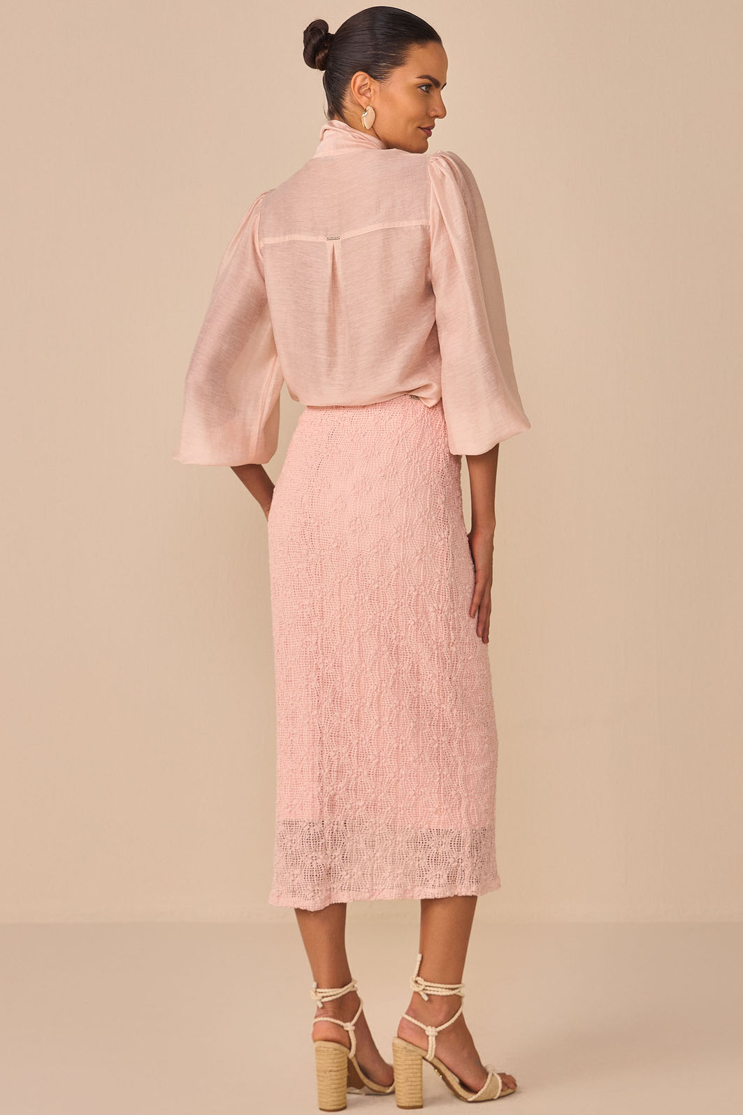 Saia maxi midi em malha delicaté rendada 97322 Linzzi Saia maxi midi em malha delicaté rendada 97322 Linzzi