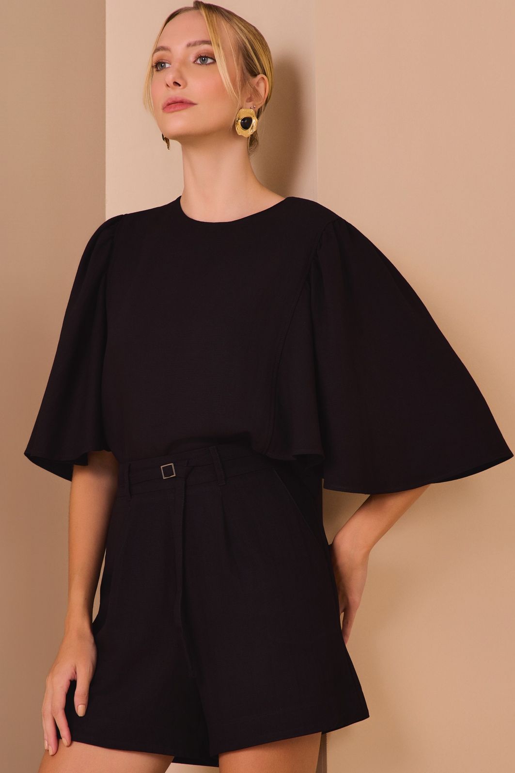 Blusa em tecido premium alfaiataria de viscose 98100 Linzzi Blusa em tecido premium alfaiataria de viscose 98100 Linzzi