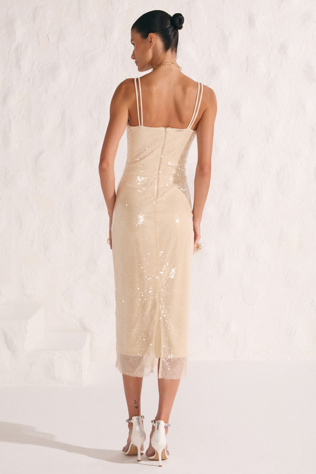 Vestido maxi midi em paetê naturalle 87139 Linzzi Vestido maxi midi em paetê naturalle 87139 Linzzi
