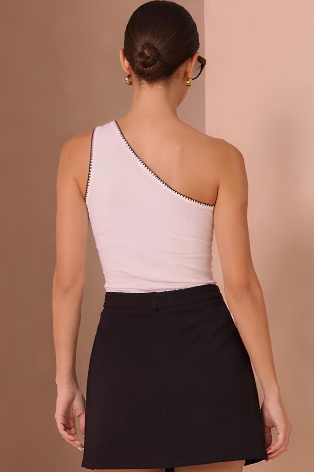 Blusa assimétrica em ribana premium canelada 98081 Linzzi Blusa assimétrica em ribana premium canelada 98081 Linzzi