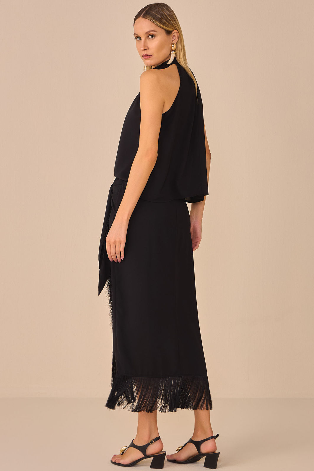 Saia maxi midi em chiffon texturizado com aplicação de franjas 96826 Linzzi Saia maxi midi em chiffon texturizado com aplicação de franjas 96826 Linzzi