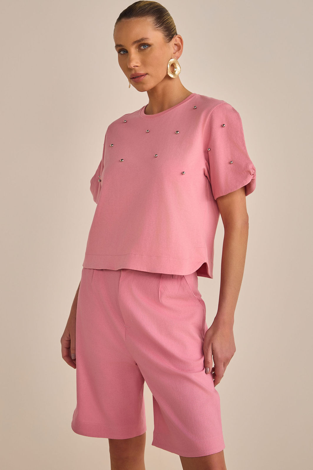 Blusa em meia malha com aplicação de pedrarias 90240 Linzzi Blusa em meia malha com aplicação de pedrarias 90240 Linzzi