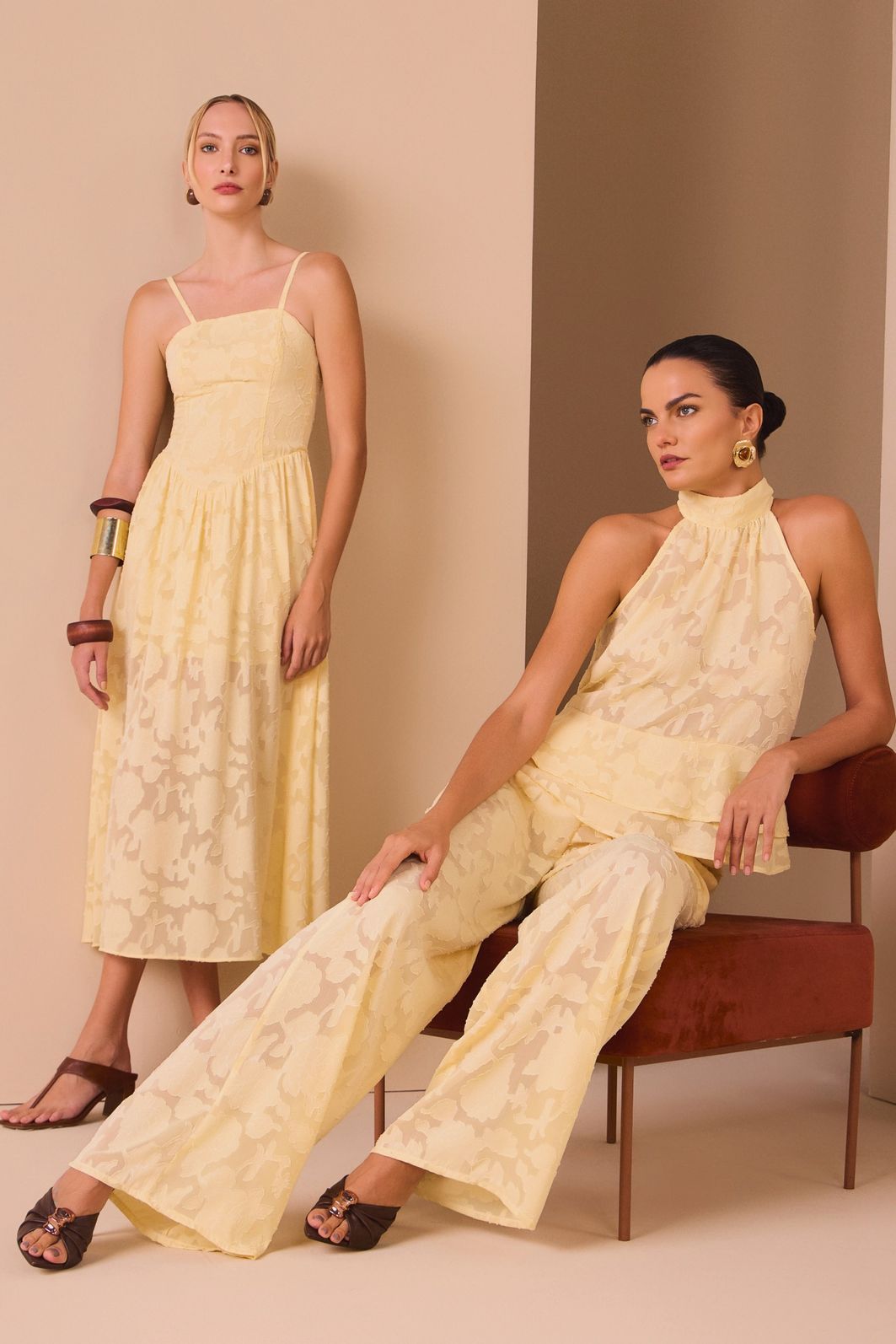 Vestido midi em crepe de jacquard premium 98098 Linzzi Vestido midi em crepe de jacquard premium 98098 Linzzi