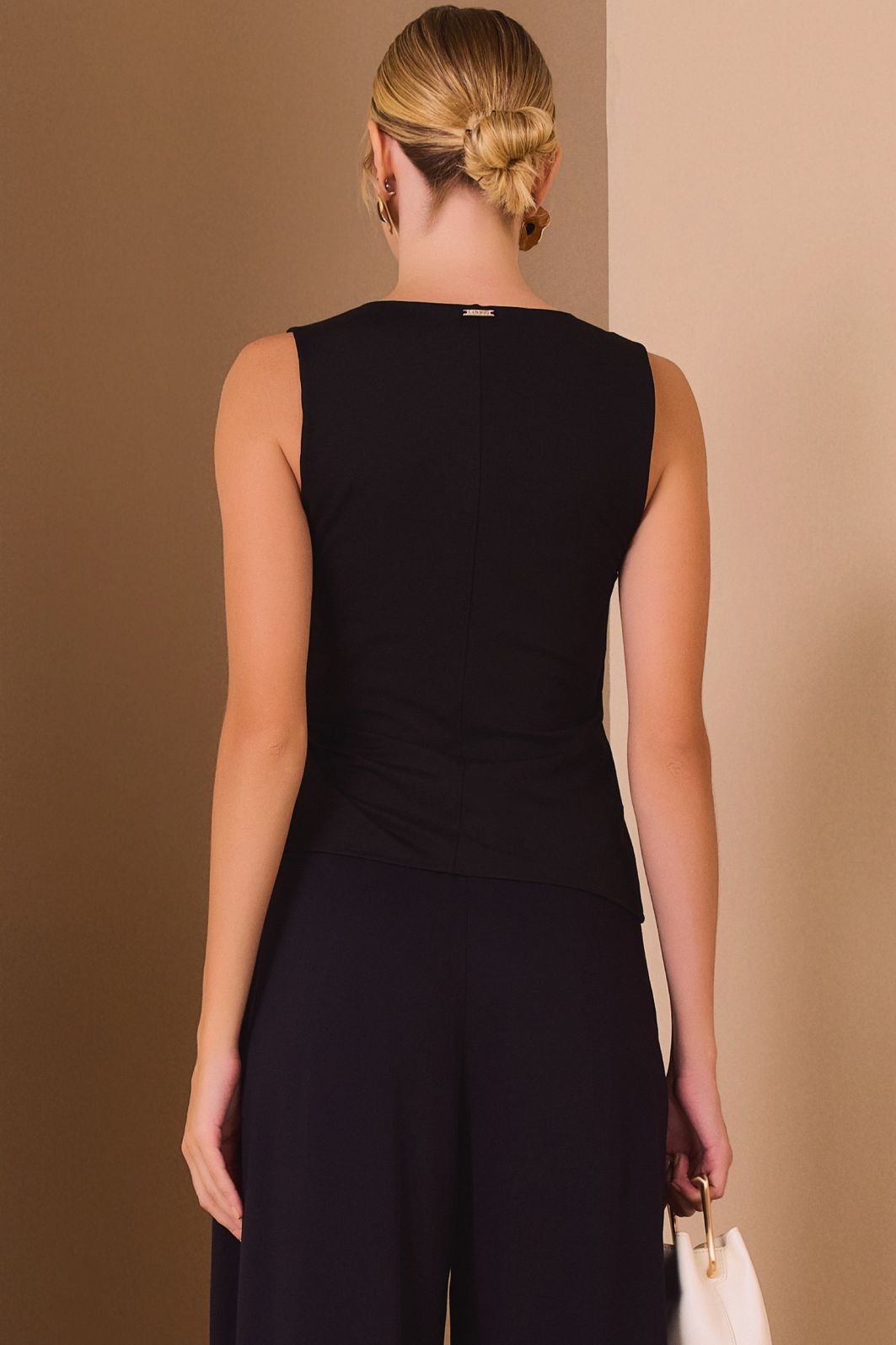 Blusa sem mangas em malha de viscose premium 97634 Linzzi Blusa sem mangas em malha de viscose premium 97634 Linzzi