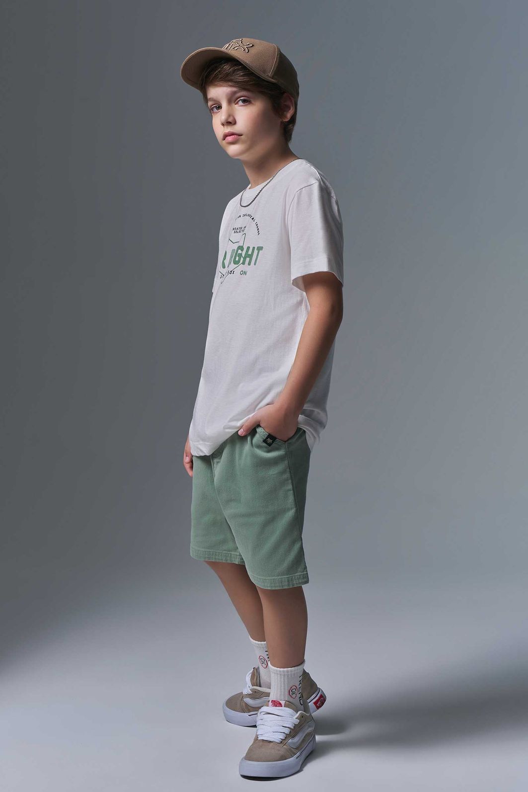 Conjunto de camiseta em meia malha e bermuda em sarja stretch com elastano 96837 Johnny Fox Teen Menino Conjunto de camiseta em meia malha e bermuda em sarja stretch com elastano 96837 Johnny Fox Teen Menino