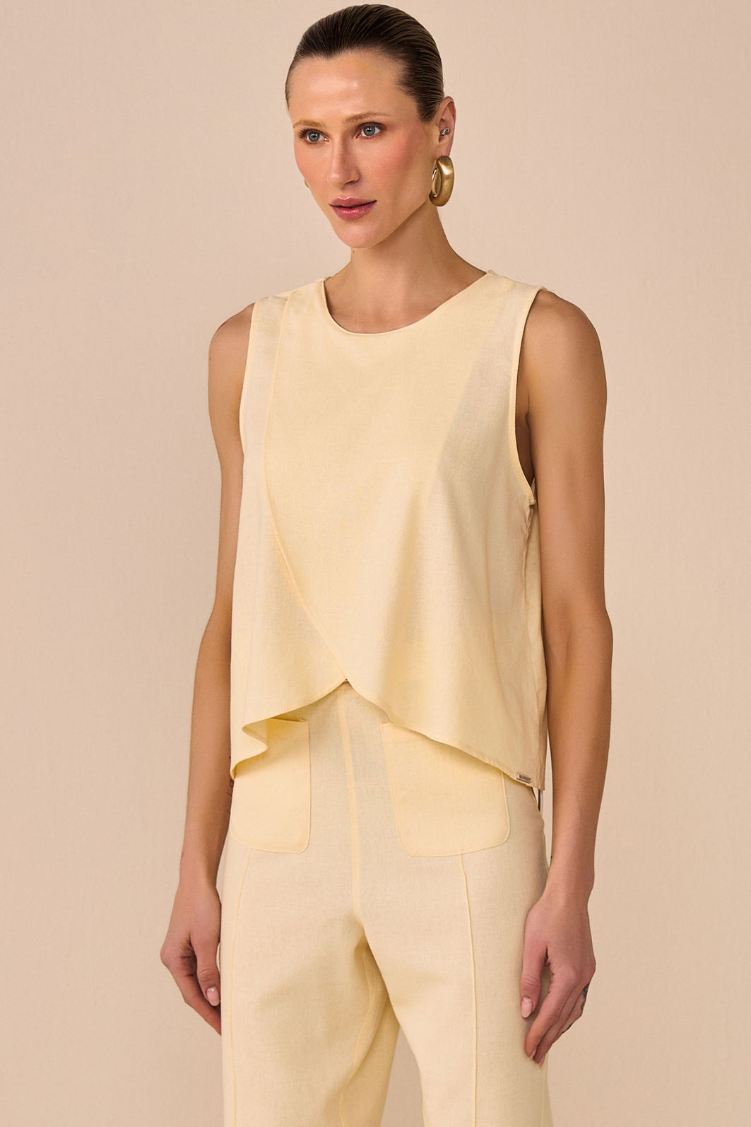 Blusa sem mangas em blend de linho 95631 Linzzi Blusa sem mangas em blend de linho 95631 Linzzi
