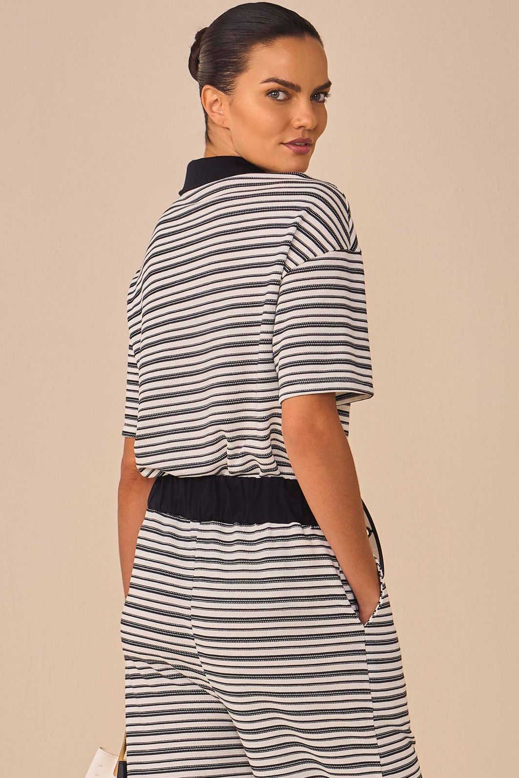 Blusa polo oversized em tricot leve listrado 94982 Linzzi