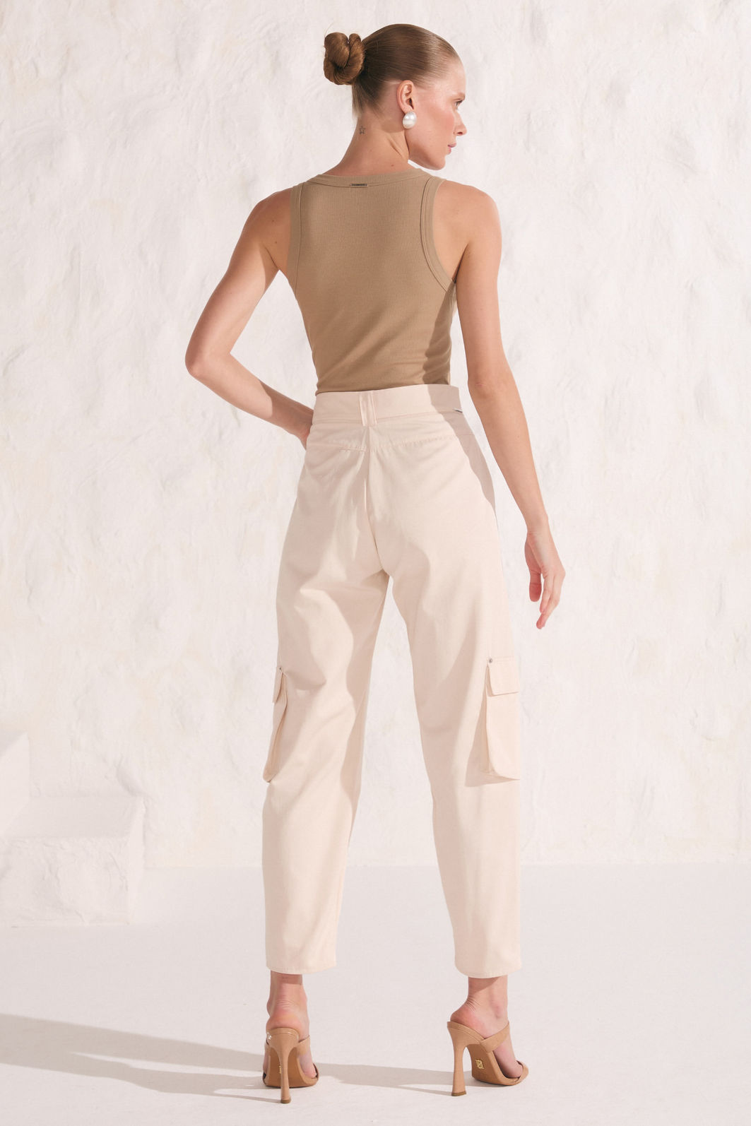Calça slouchy em estilo alfaiataria 86950 Linzzi Calça slouchy em estilo alfaiataria 86950 Linzzi