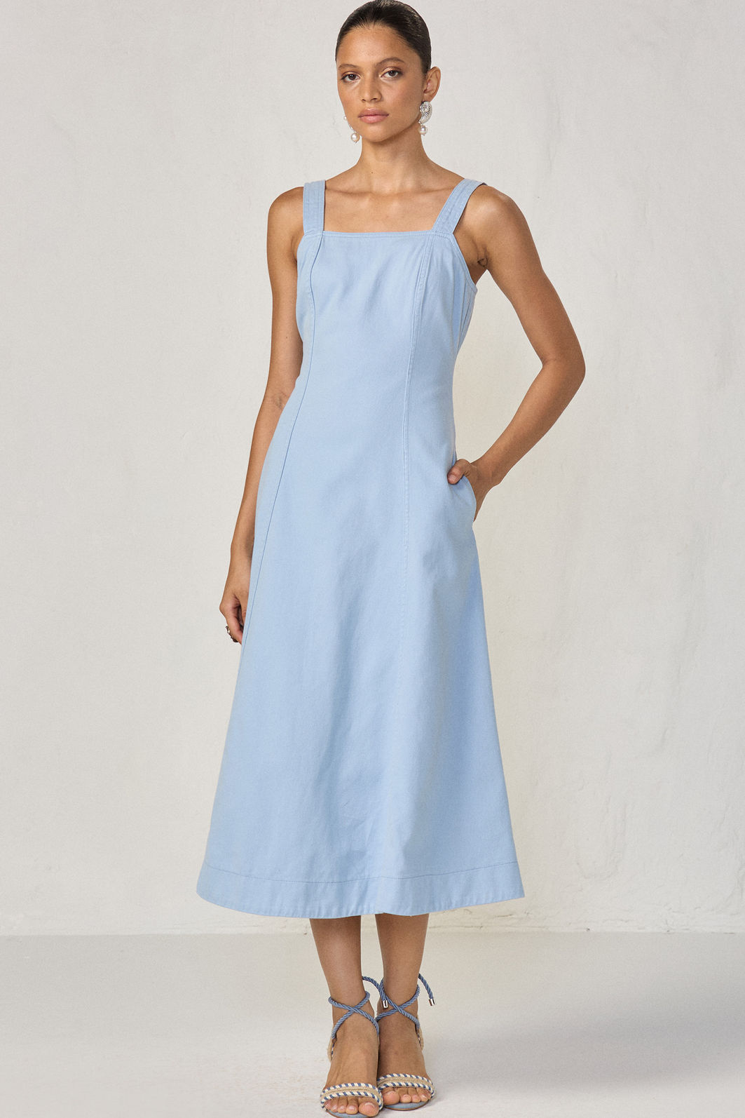 Vestido maxi midi de alças em sarja 83249 Linzzi Vestido maxi midi de alças em sarja 83249 Linzzi