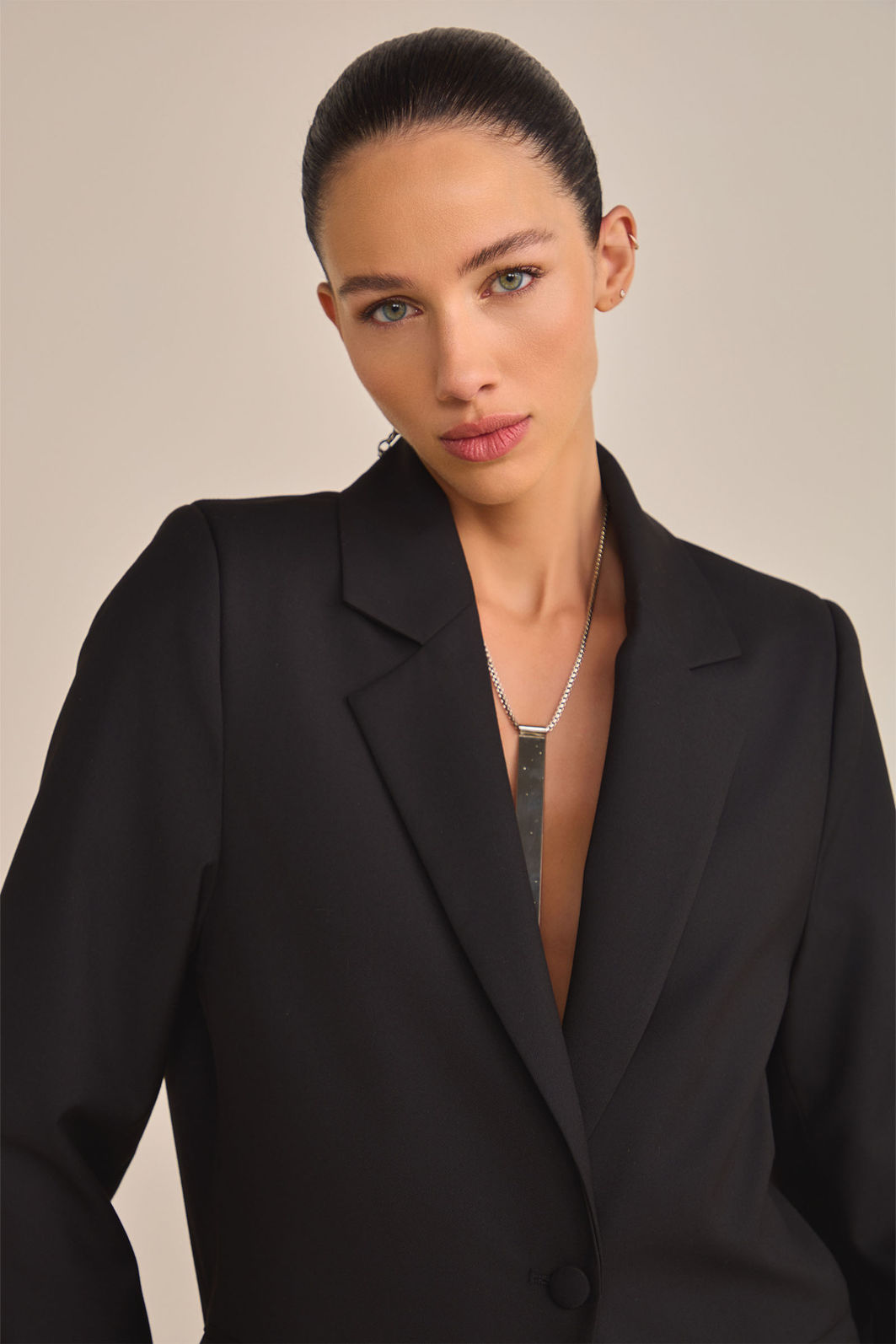 Blazer em tecido alfaiataria 89923 Linzzi Blazer em tecido alfaiataria 89923 Linzzi