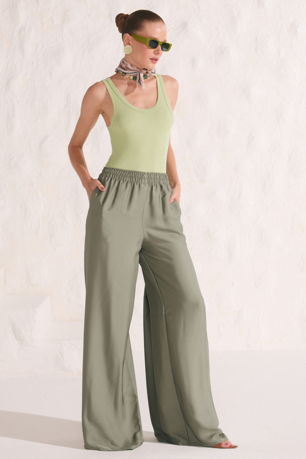 Calça pantalona em crepe alfaiataria francis com shorts forro em malha 87434 Linzzi Calça pantalona em crepe alfaiataria francis com shorts forro em malha 87434 Linzzi