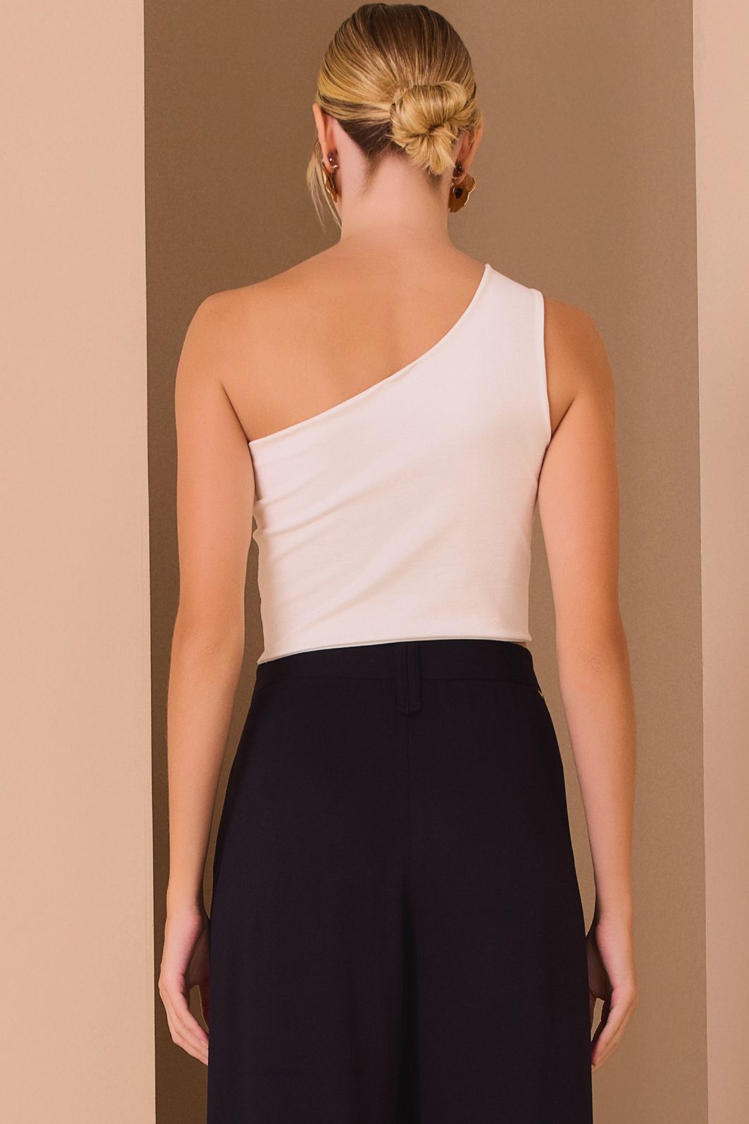 Blusa assimétrica em ribana premium canelada 97744 Linzzi Blusa assimétrica em ribana premium canelada 97744 Linzzi