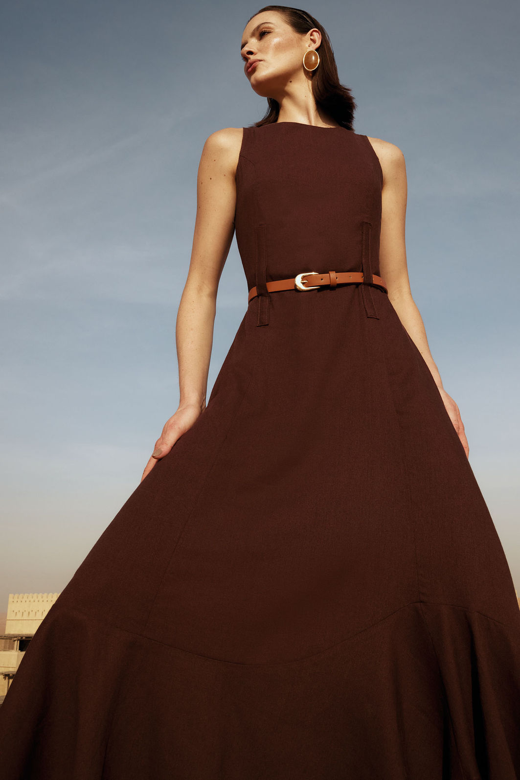 Vestido midi em blend de linho. Acompanha cinto 95634 Linzzi Vestido midi em blend de linho. Acompanha cinto 95634 Linzzi