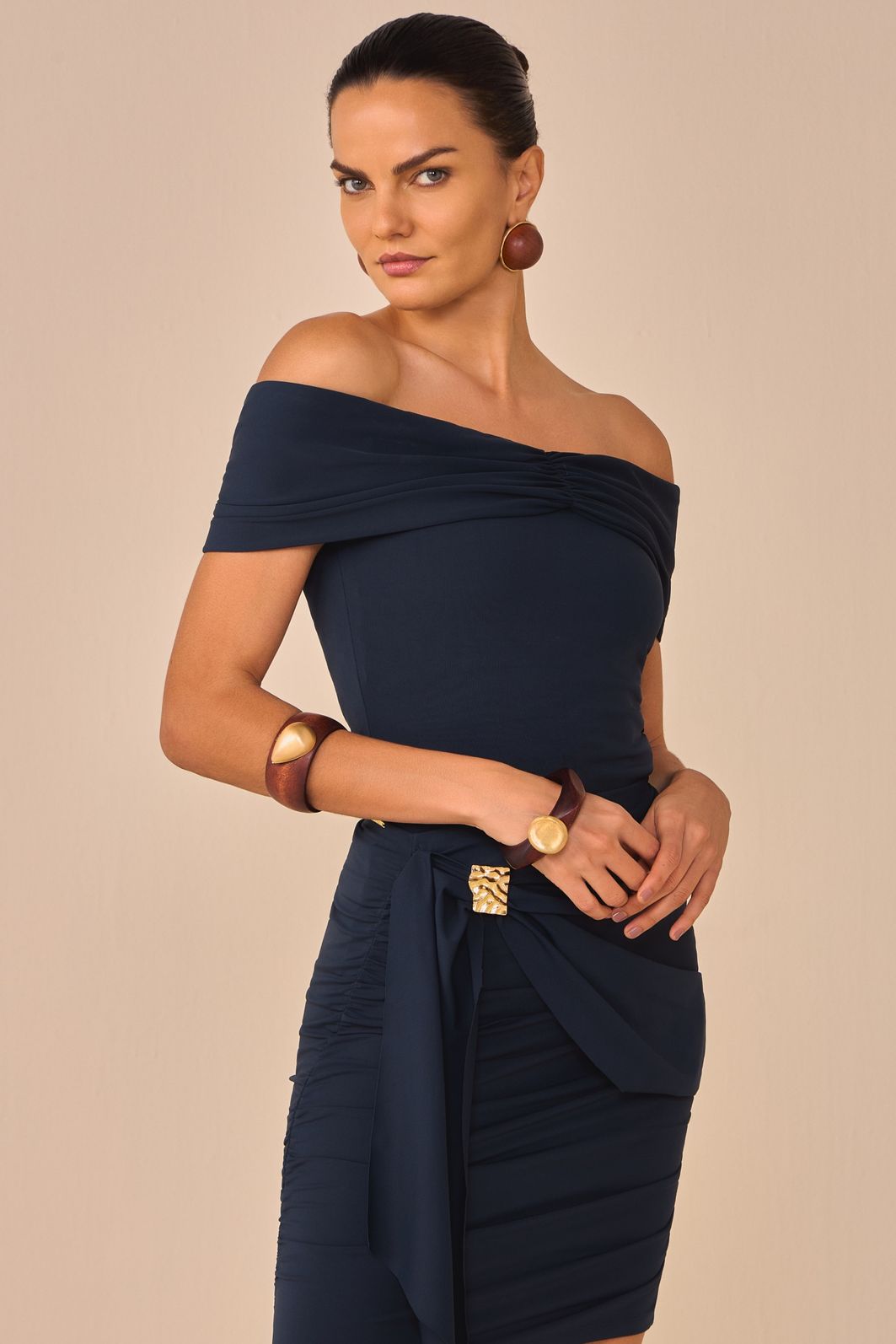 Blusa ombro á ombro em malha poliamida delicaté 94742 Linzzi Blusa ombro á ombro em malha poliamida delicaté 94742 Linzzi
