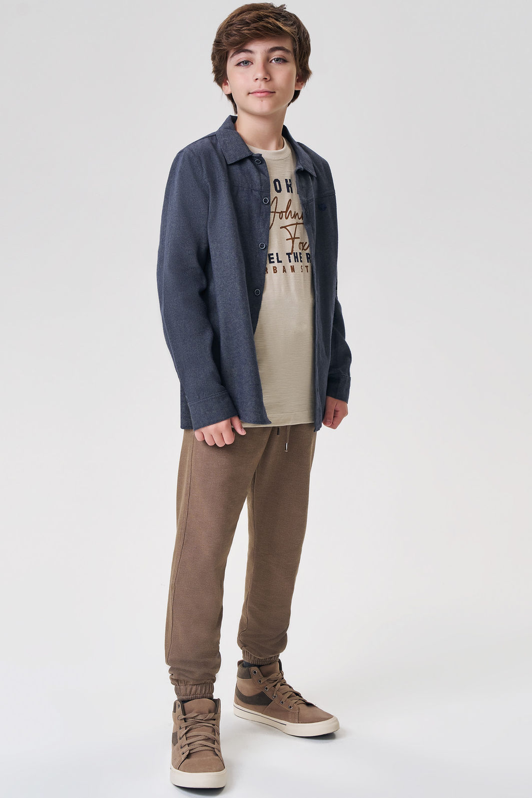 Calça jogger em malha denim com elastano 92661 Johnny Fox Teen Menino Calça jogger em malha denim com elastano 92661 Johnny Fox Teen Menino