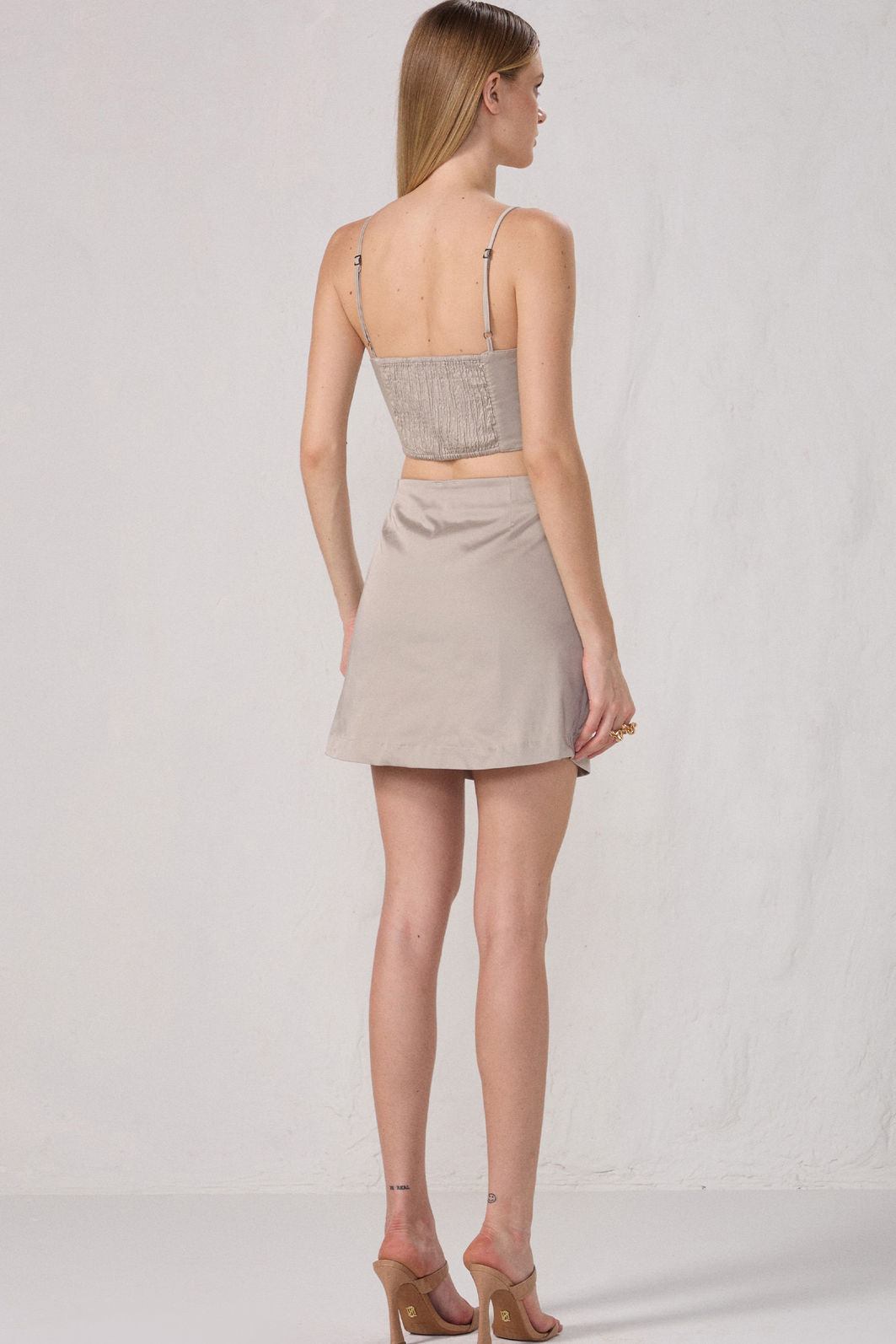 Shorts saia em sarja acetinada 83496 Linzzi Shorts saia em sarja acetinada 83496 Linzzi