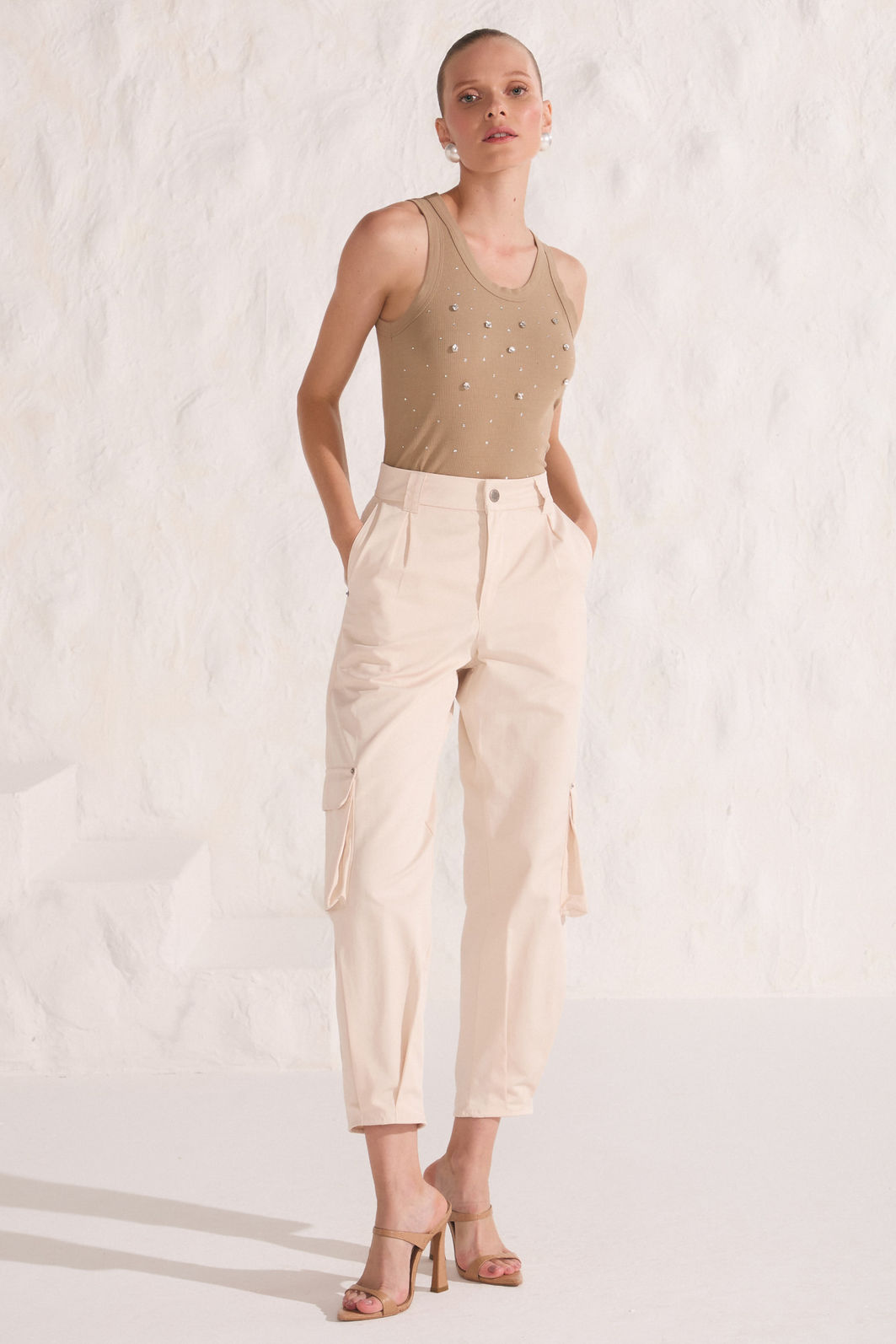Calça slouchy em estilo alfaiataria 86950 Linzzi Calça slouchy em estilo alfaiataria 86950 Linzzi