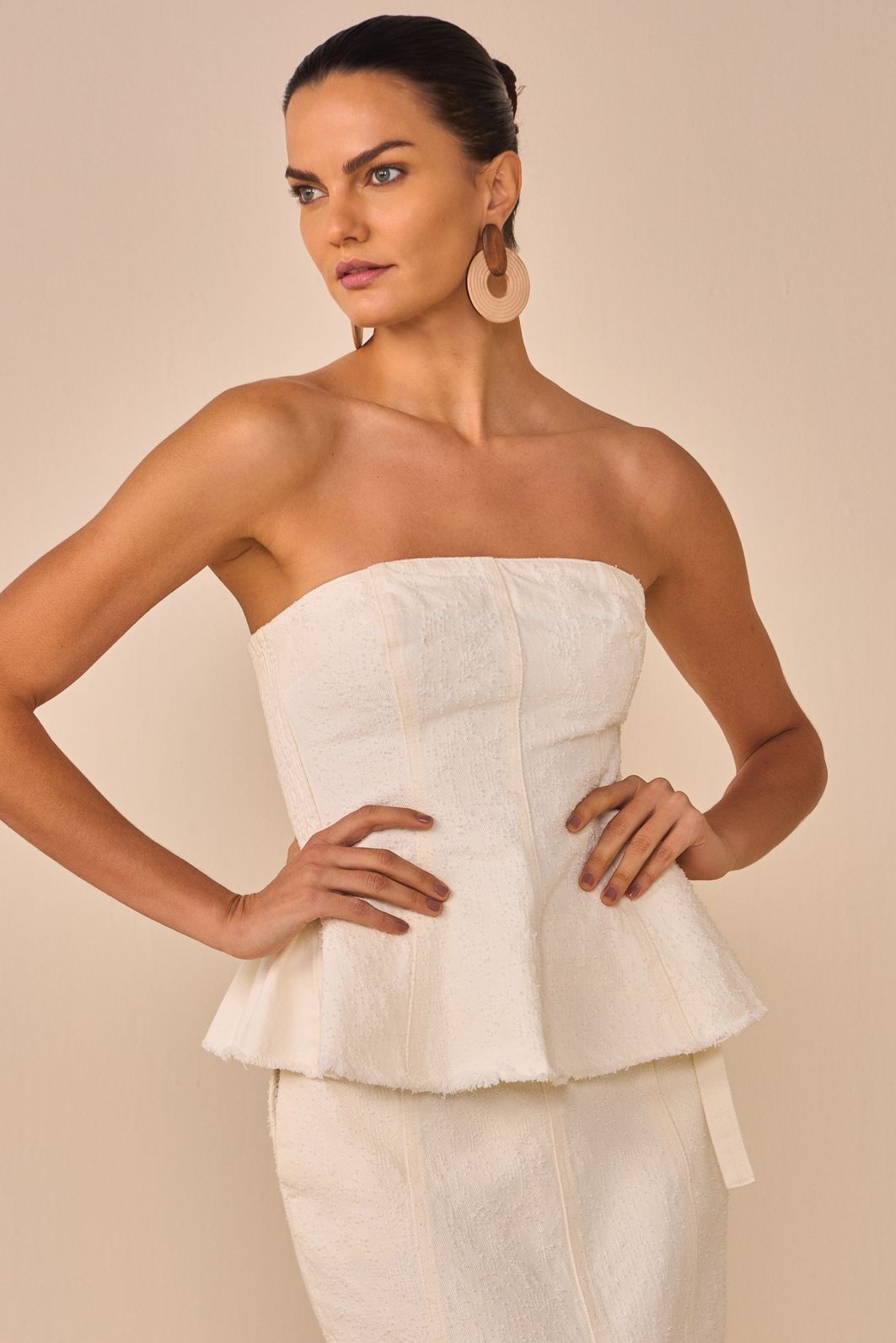 Blusa sem alça em sarja com efeito texturizado 94445 Linzzi Blusa sem alça em sarja com efeito texturizado 94445 Linzzi