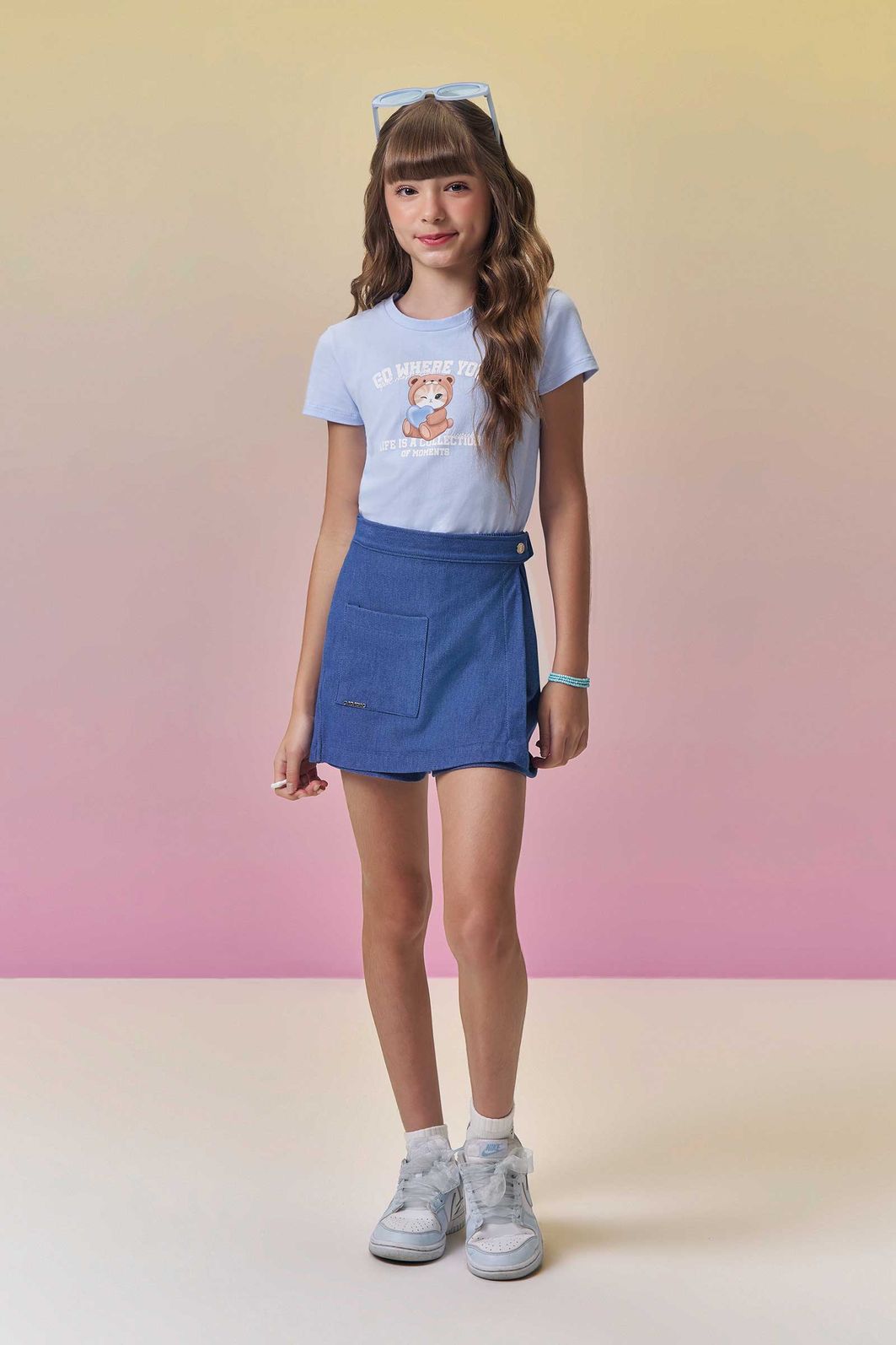 Conjunto de blusa em cotton e short saia em malha denim 96864 Vic Teen Menina Conjunto de blusa em cotton e short saia em malha denim 96864 Vic Teen Menina