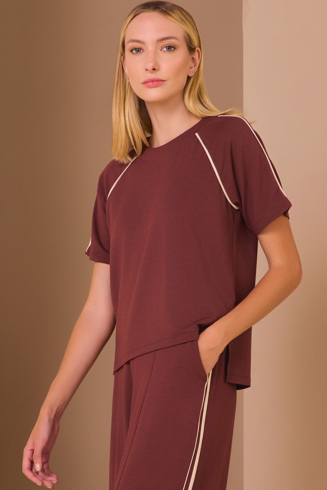 Blusa em malha de viscose premium 97877 Linzzi Blusa em malha de viscose premium 97877 Linzzi