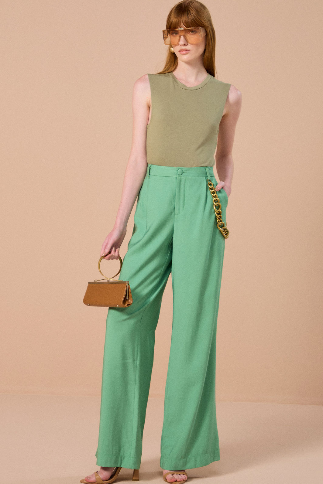 Calça wide leg em viscose estilo alfaiataria. Acompanha shorts forro 84304 Linzzi Calça wide leg em viscose estilo alfaiataria. Acompanha shorts forro 84304 Linzzi