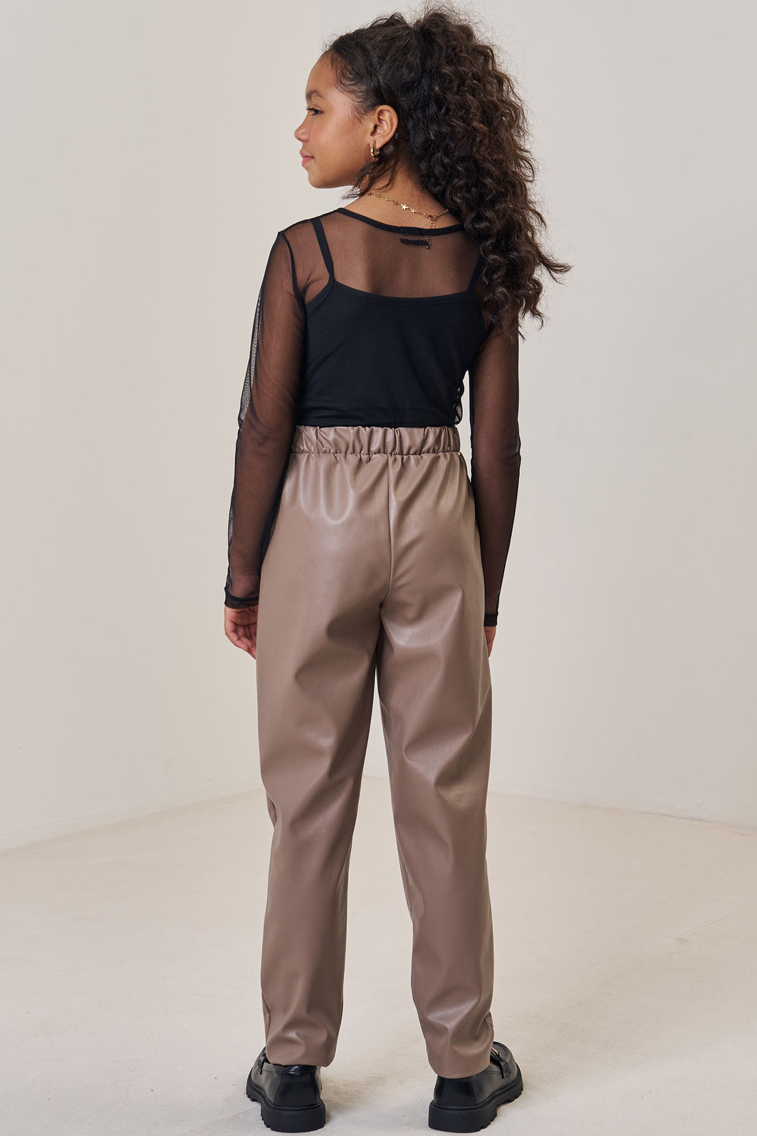 Calça mom em couro eco 89698 Vic Teen Menina Calça mom em couro eco 89698 Vic Teen Menina
