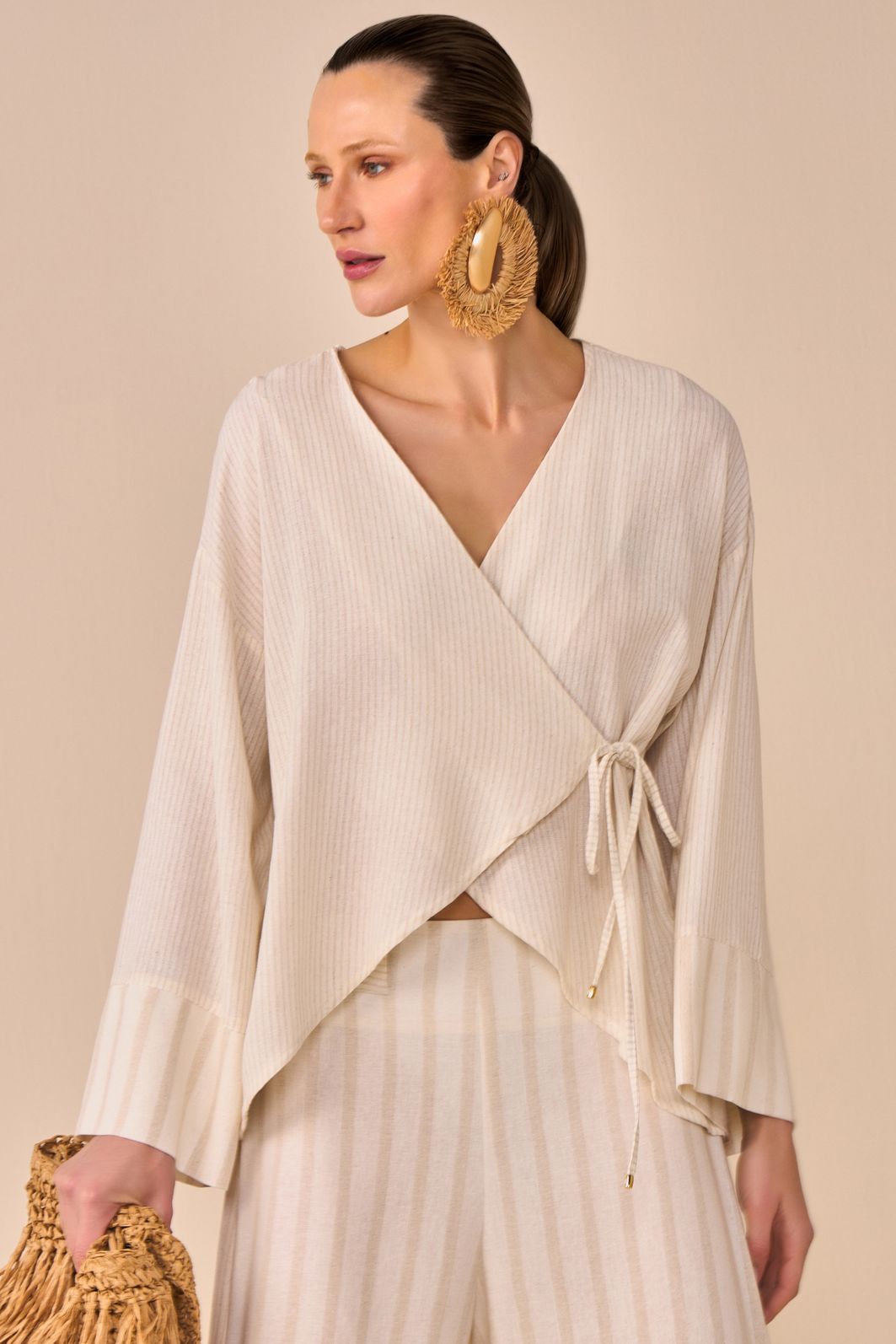 Camisa kimono em blend de linho listrado 94727 Linzzi Camisa kimono em blend de linho listrado 94727 Linzzi