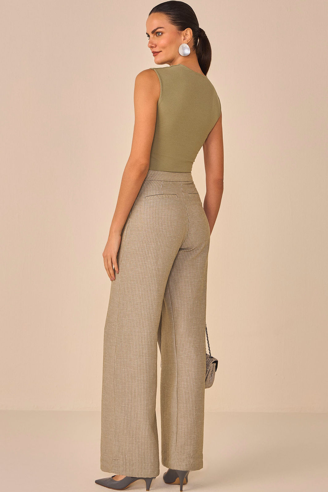 Blusa assimétrica em malha canelada de viscose premium 94998 Linzzi Blusa assimétrica em malha canelada de viscose premium 94998 Linzzi