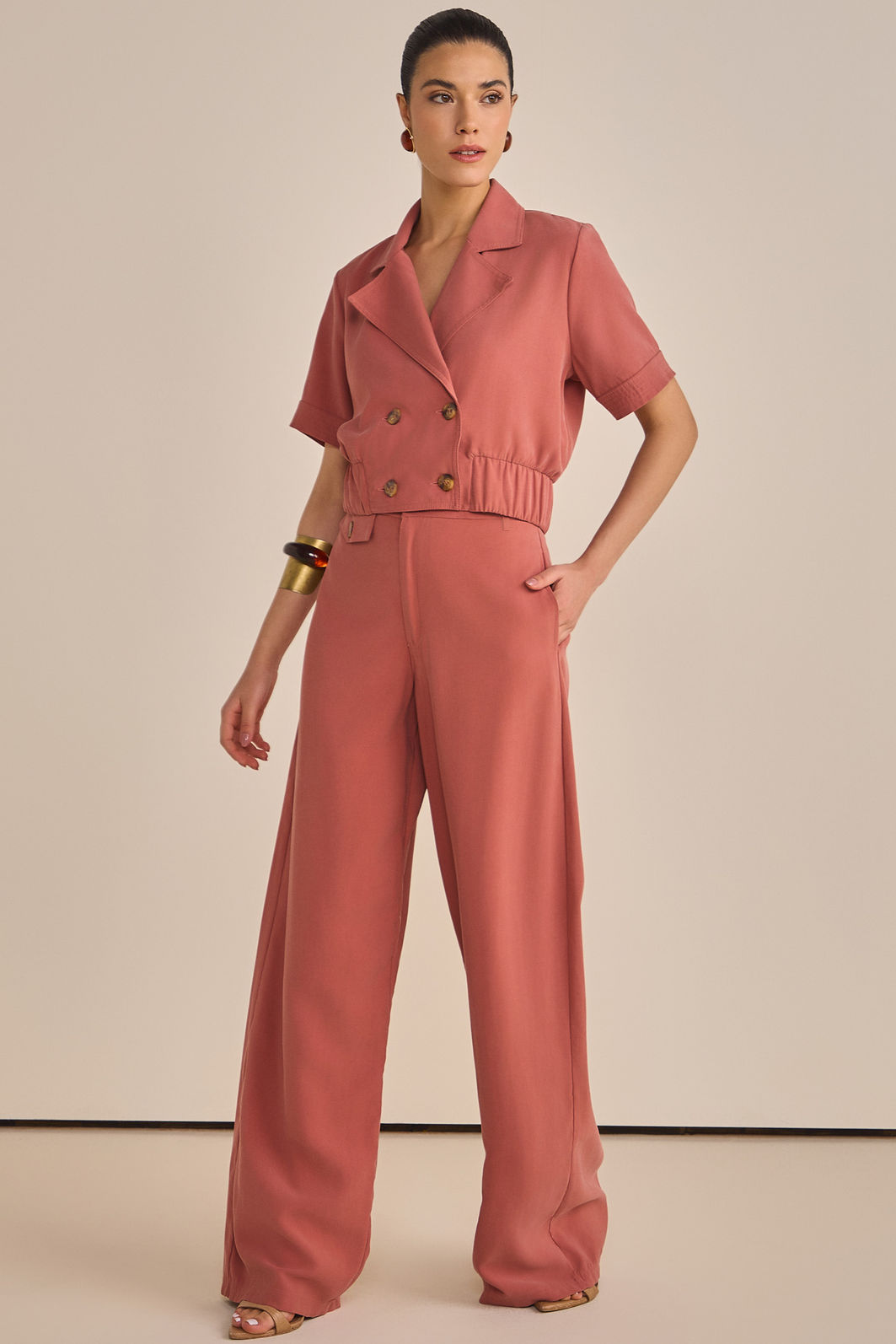 Calça wide leg em tecido estilo alfaiataria com toque de pêssego 89554 Linzzi Calça wide leg em tecido estilo alfaiataria com toque de pêssego 89554 Linzzi