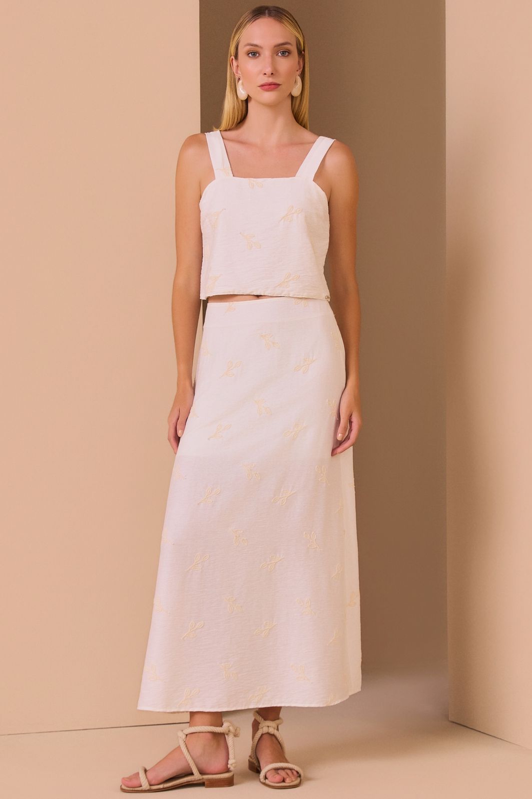 Saia maxi midi em blend de linho bordado premium 98653 Linzzi Saia maxi midi em blend de linho bordado premium 98653 Linzzi