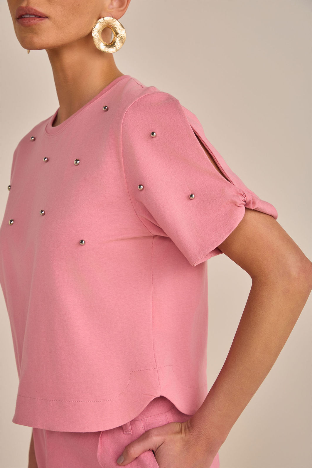 Blusa em meia malha com aplicação de pedrarias 90240 Linzzi Blusa em meia malha com aplicação de pedrarias 90240 Linzzi