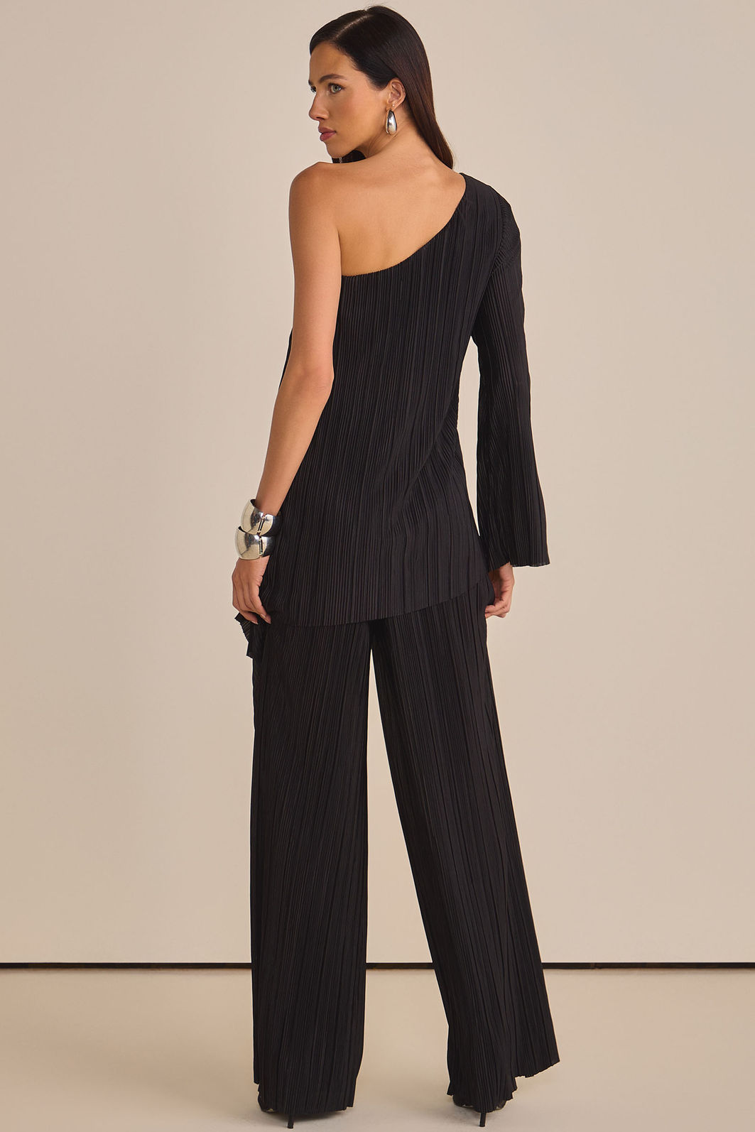 Calça pantalona em plissado acetinado 89003 Linzzi Calça pantalona em plissado acetinado 89003 Linzzi