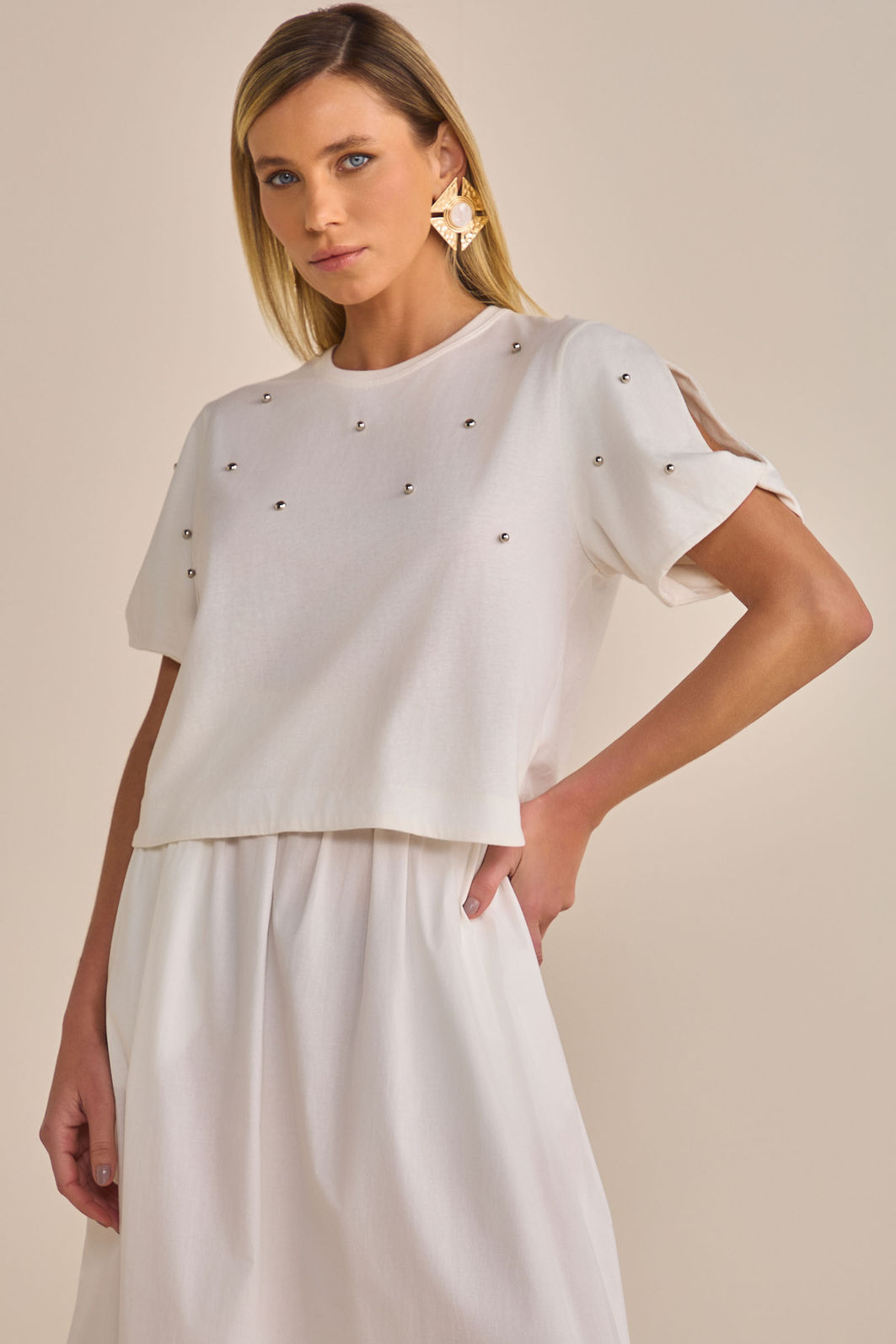 Blusa em meia malha com aplicação de pedrarias 90240 Linzzi Blusa em meia malha com aplicação de pedrarias 90240 Linzzi
